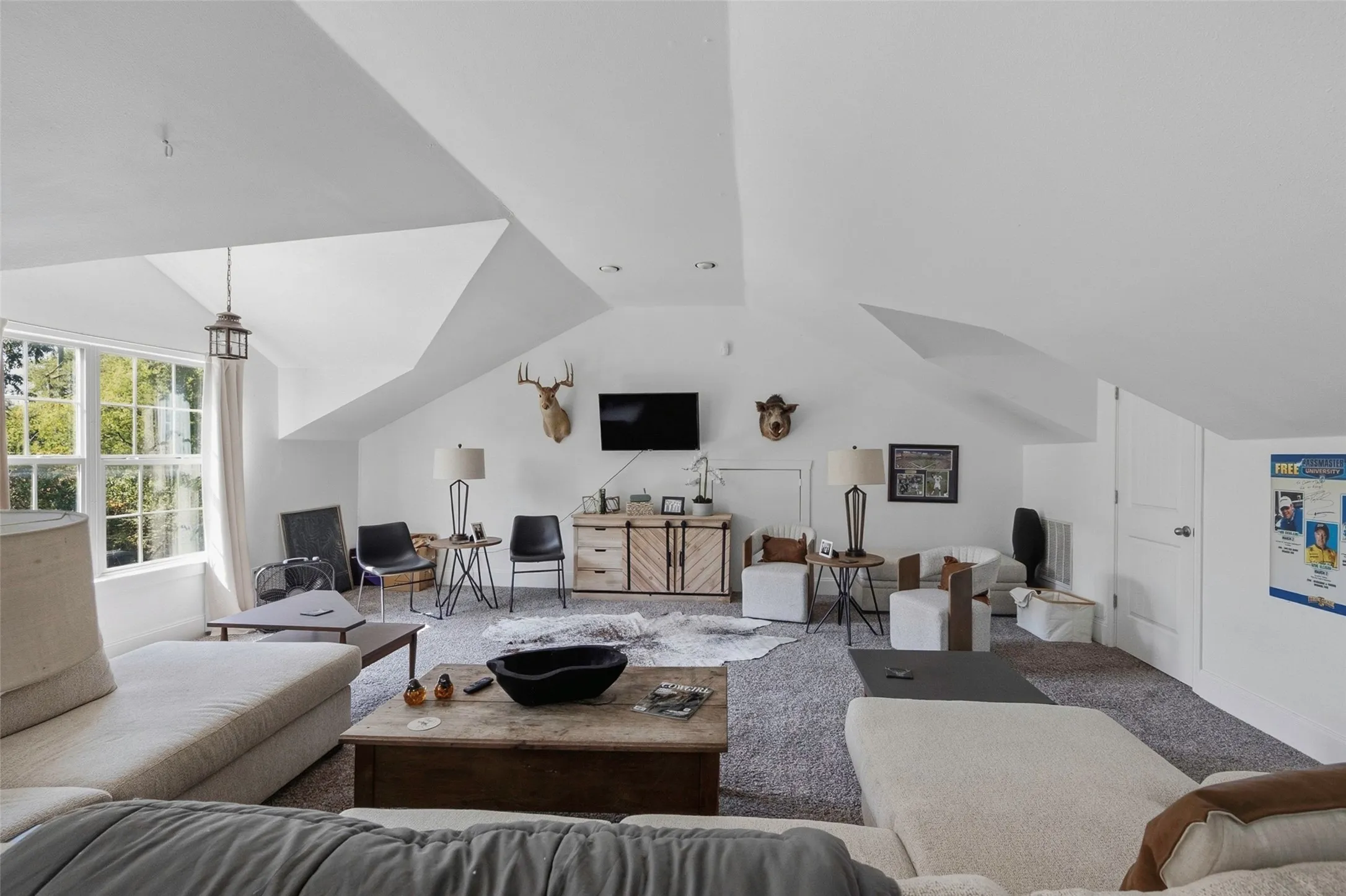 Single Family Residence For Sale in Tarrant County , 3705 Brighton Road, Fort Worth, Texas 76109, 5 Bedroom, 3 Bathroom, 2 Garage spaces, 3,701 Sqft, built in 1952, mls#21411949, Real Estate Agent in Fort Worth, Homes For Sale in Tarrant county, Homes For Sale in Fort Worth, Realtor in Fort Worth Texas, Real Estate Brokerage Independent Realty Texas, Luminita Cordes Realtor