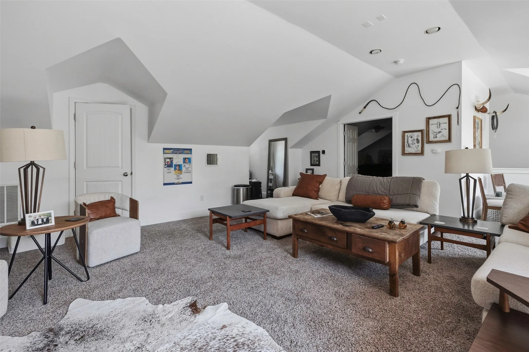 Single Family Residence For Sale in Tarrant County , 3705 Brighton Road, Fort Worth, Texas 76109, 5 Bedroom, 3 Bathroom, 2 Garage spaces, 3,701 Sqft, built in 1952, mls#21411949, Real Estate Agent in Fort Worth, Homes For Sale in Tarrant county, Homes For Sale in Fort Worth, Realtor in Fort Worth Texas, Real Estate Brokerage Independent Realty Texas, Luminita Cordes Realtor