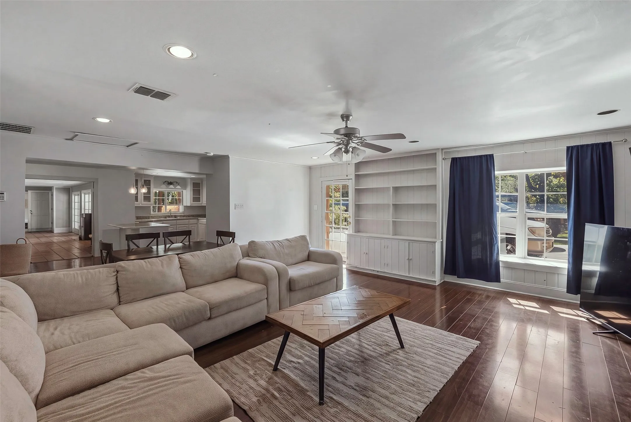 Single Family Residence For Sale in Tarrant County , 3705 Brighton Road, Fort Worth, Texas 76109, 5 Bedroom, 3 Bathroom, 2 Garage spaces, 3,701 Sqft, built in 1952, mls#21411949, Real Estate Agent in Fort Worth, Homes For Sale in Tarrant county, Homes For Sale in Fort Worth, Realtor in Fort Worth Texas, Real Estate Brokerage Independent Realty Texas, Luminita Cordes Realtor