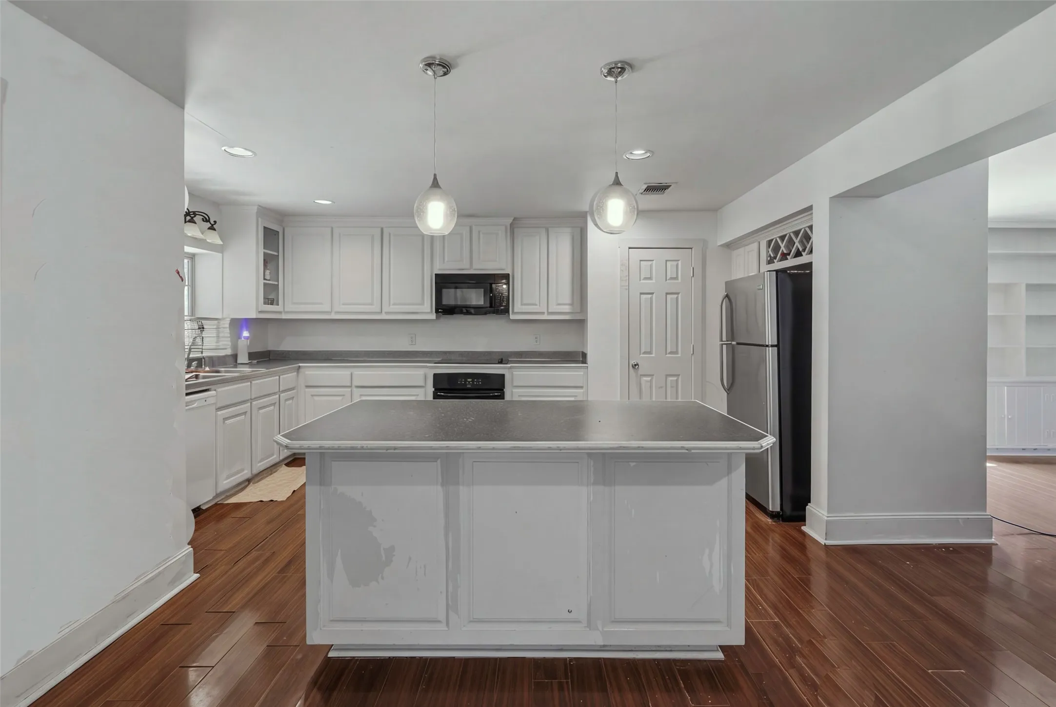Single Family Residence For Sale in Tarrant County , 3705 Brighton Road, Fort Worth, Texas 76109, 5 Bedroom, 3 Bathroom, 2 Garage spaces, 3,701 Sqft, built in 1952, mls#21411949, Real Estate Agent in Fort Worth, Homes For Sale in Tarrant county, Homes For Sale in Fort Worth, Realtor in Fort Worth Texas, Real Estate Brokerage Independent Realty Texas, Luminita Cordes Realtor