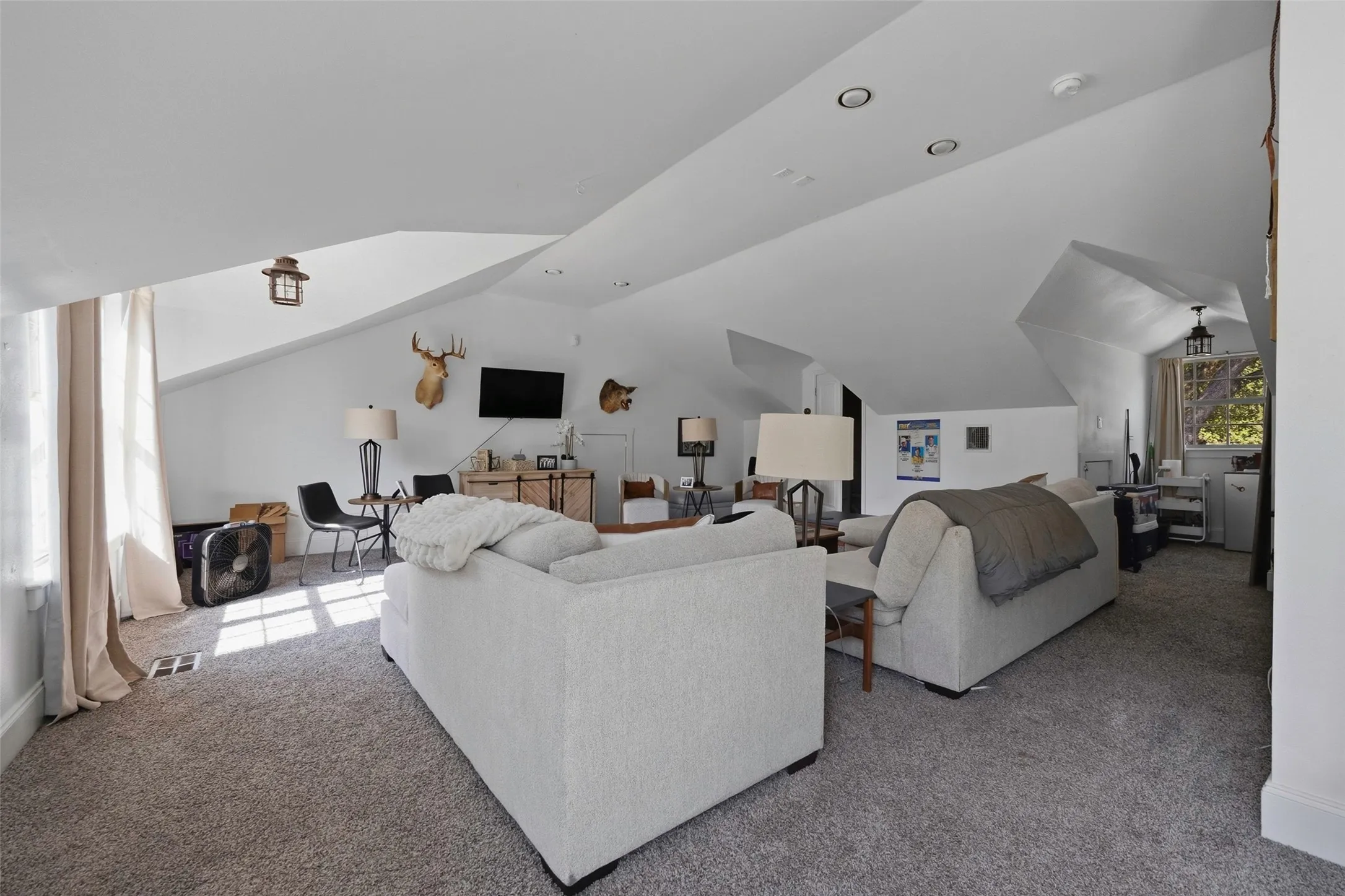 Single Family Residence For Sale in Tarrant County , 3705 Brighton Road, Fort Worth, Texas 76109, 5 Bedroom, 3 Bathroom, 2 Garage spaces, 3,701 Sqft, built in 1952, mls#21411949, Real Estate Agent in Fort Worth, Homes For Sale in Tarrant county, Homes For Sale in Fort Worth, Realtor in Fort Worth Texas, Real Estate Brokerage Independent Realty Texas, Luminita Cordes Realtor