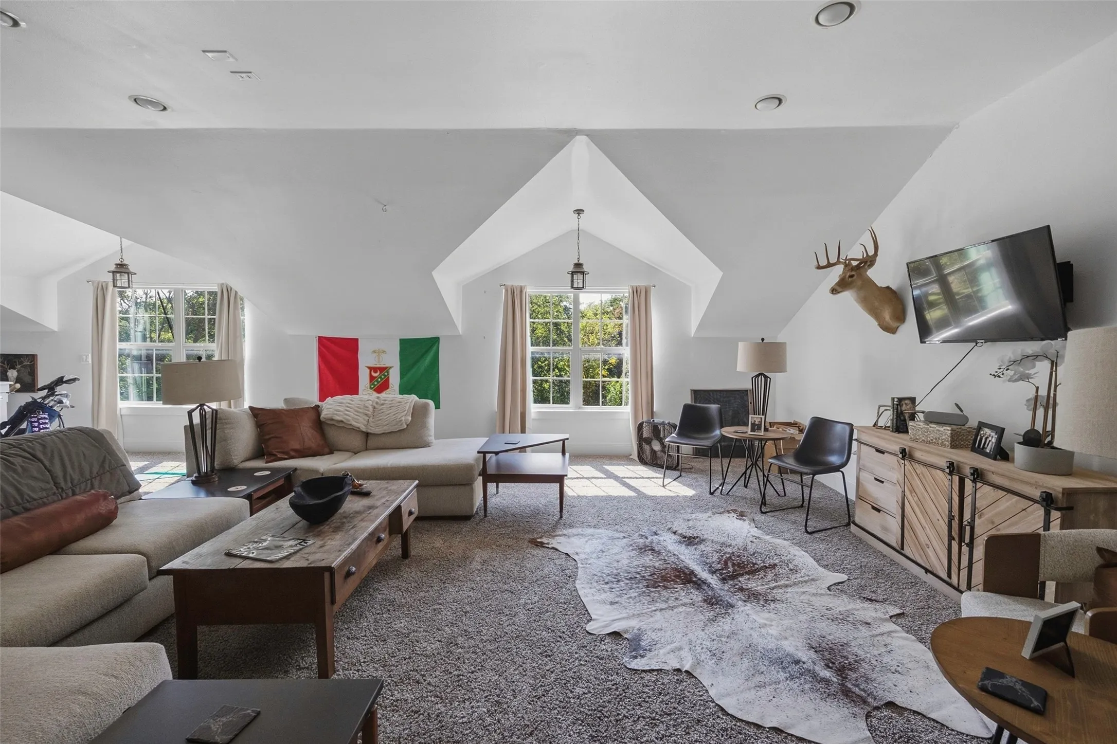 Single Family Residence For Sale in Tarrant County , 3705 Brighton Road, Fort Worth, Texas 76109, 5 Bedroom, 3 Bathroom, 2 Garage spaces, 3,701 Sqft, built in 1952, mls#21411949, Real Estate Agent in Fort Worth, Homes For Sale in Tarrant county, Homes For Sale in Fort Worth, Realtor in Fort Worth Texas, Real Estate Brokerage Independent Realty Texas, Luminita Cordes Realtor