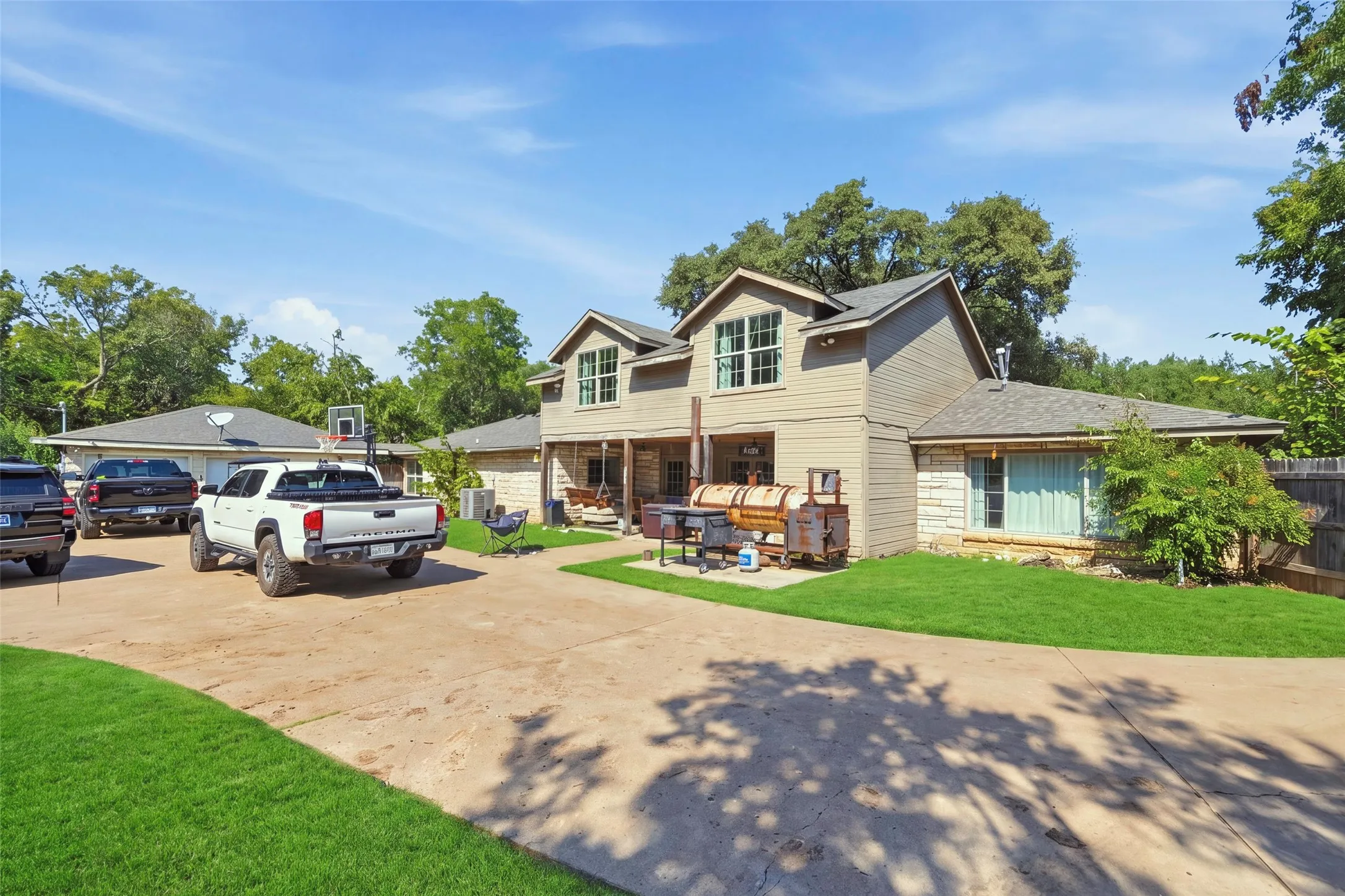 Single Family Residence For Sale in Tarrant County , 3705 Brighton Road, Fort Worth, Texas 76109, 5 Bedroom, 3 Bathroom, 2 Garage spaces, 3,701 Sqft, built in 1952, mls#21411949, Real Estate Agent in Fort Worth, Homes For Sale in Tarrant county, Homes For Sale in Fort Worth, Realtor in Fort Worth Texas, Real Estate Brokerage Independent Realty Texas, Luminita Cordes Realtor