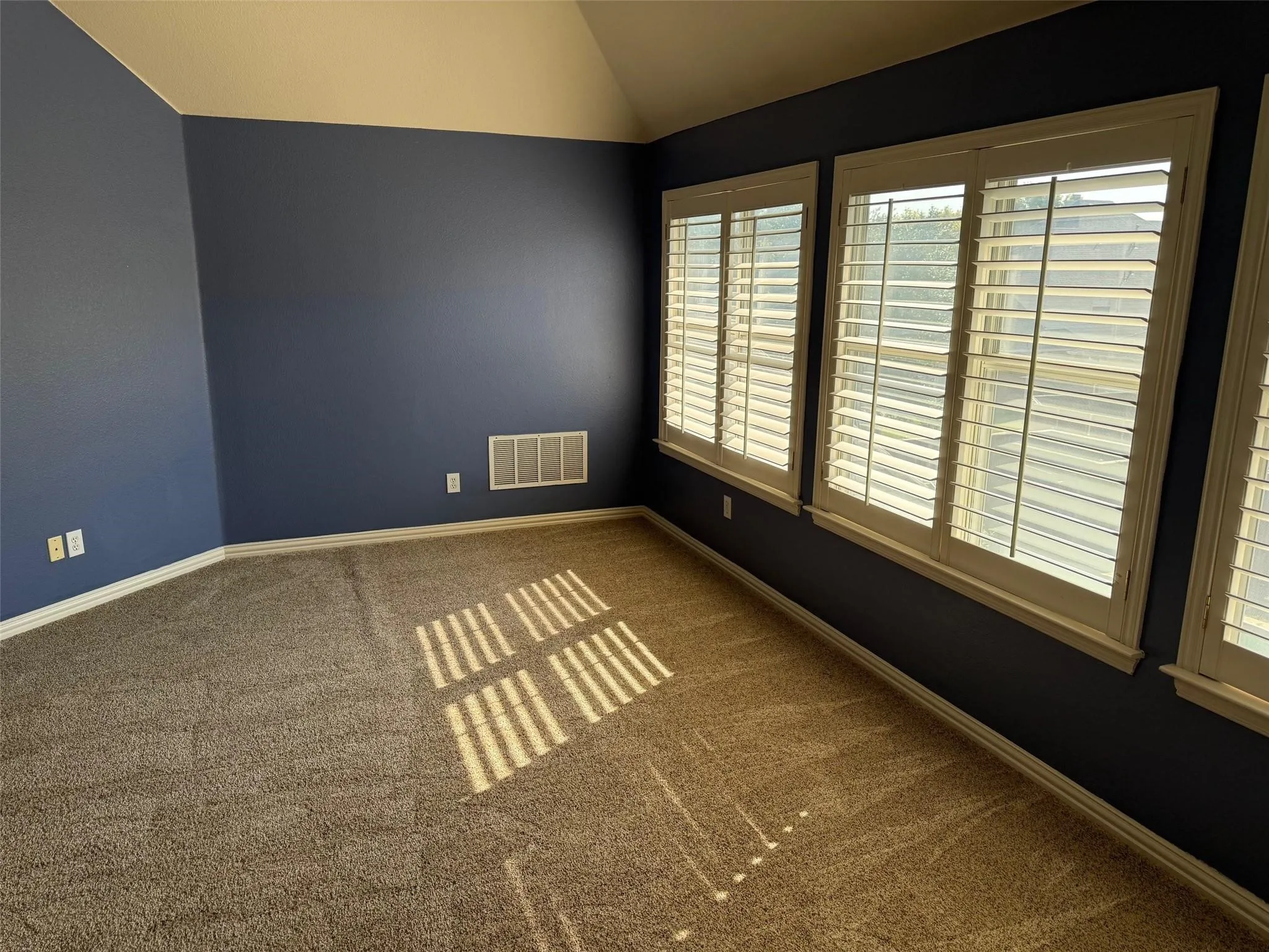 Single Family Residence For Rent in Collin County , 8421 Orchard Hill Drive, Plano, Texas 75025, 5 Bedroom, 5 Bathroom, 3 Garage spaces, 3,667 Sqft, built in 2000, mls#21410942, Real Estate Agent in Plano, Homes For Rent in Collin county, Homes For Rent in Plano, Realtor in Plano Texas, Real Estate Brokerage Independent Realty Texas, Luminita Cordes Realtor