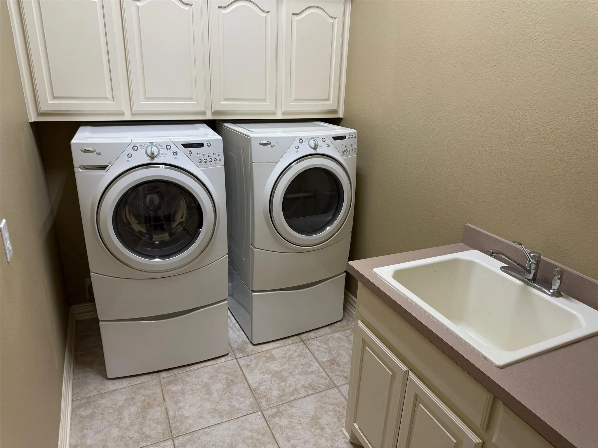 Single Family Residence For Rent in Collin County , 8421 Orchard Hill Drive, Plano, Texas 75025, 5 Bedroom, 5 Bathroom, 3 Garage spaces, 3,667 Sqft, built in 2000, mls#21410942, Real Estate Agent in Plano, Homes For Rent in Collin county, Homes For Rent in Plano, Realtor in Plano Texas, Real Estate Brokerage Independent Realty Texas, Luminita Cordes Realtor