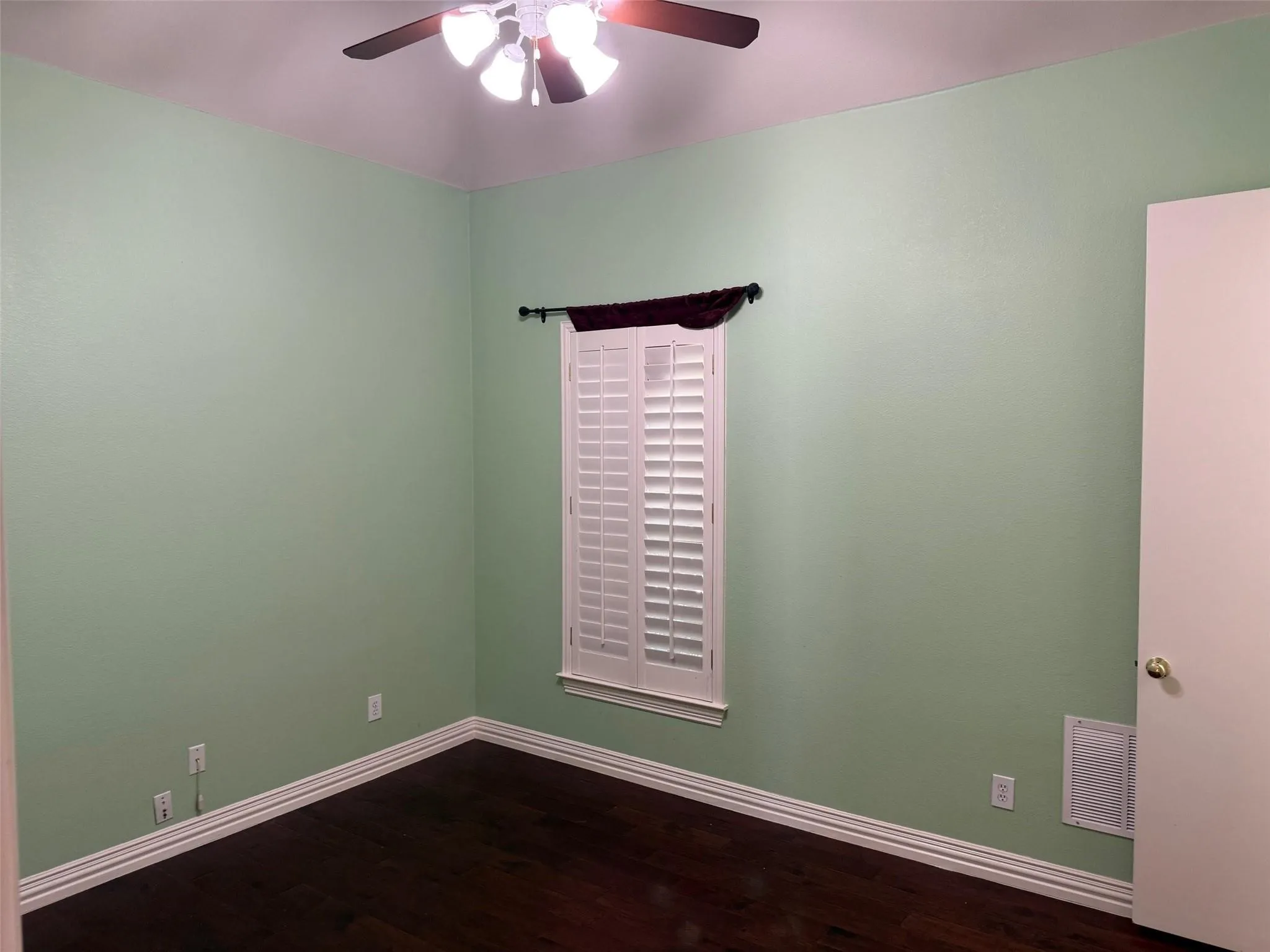 Single Family Residence For Rent in Collin County , 8421 Orchard Hill Drive, Plano, Texas 75025, 5 Bedroom, 5 Bathroom, 3 Garage spaces, 3,667 Sqft, built in 2000, mls#21410942, Real Estate Agent in Plano, Homes For Rent in Collin county, Homes For Rent in Plano, Realtor in Plano Texas, Real Estate Brokerage Independent Realty Texas, Luminita Cordes Realtor