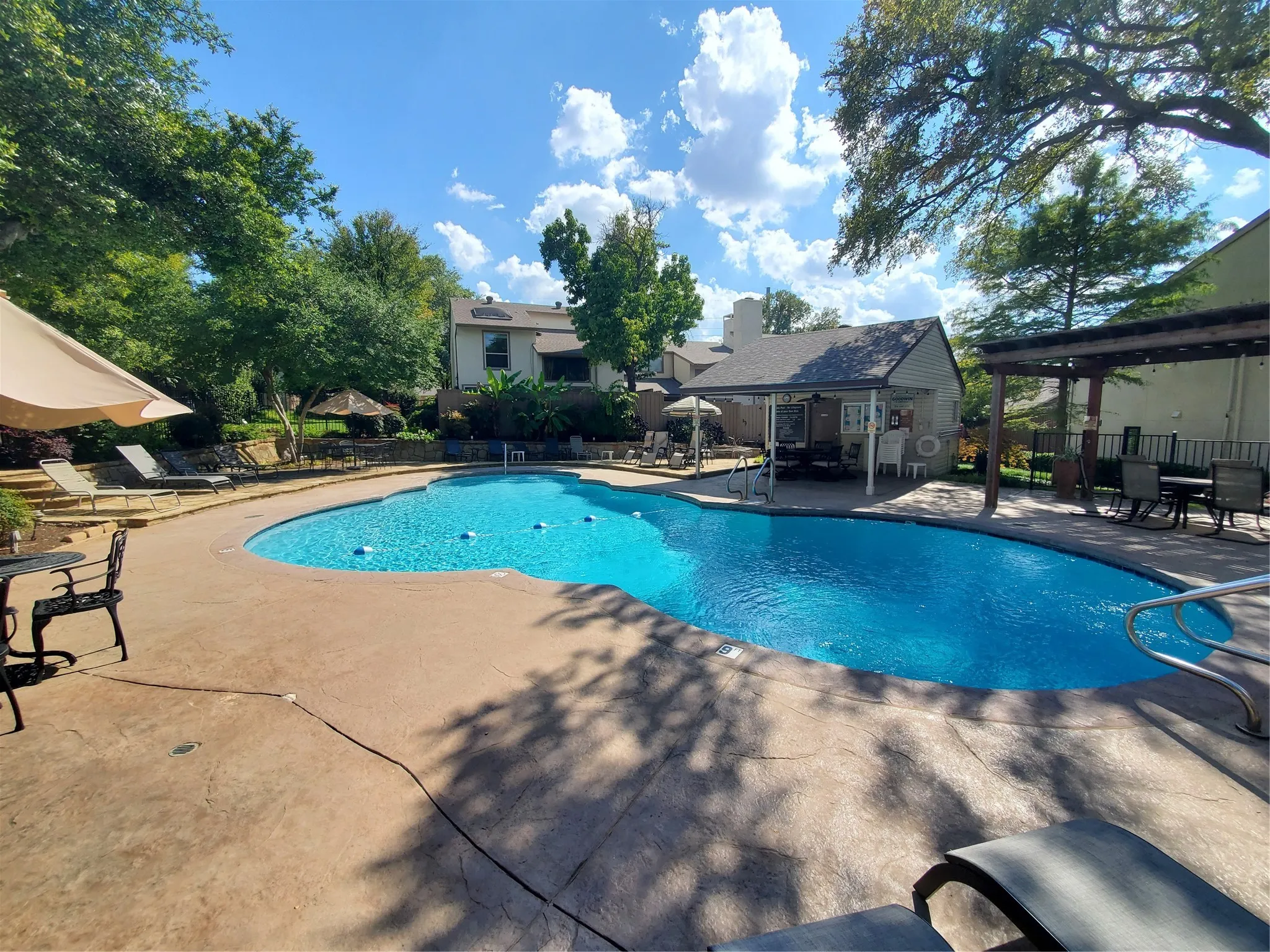 Townhouse For Rent in Dallas County , 6434 Southpoint Drive, Dallas, Texas 75248, 2 Bedroom, 3 Bathroom, 2 Garage spaces, 2,358 Sqft, built in 1973, mls#21411970, Real Estate Agent in Dallas, Homes For Rent in Dallas county, Homes For Rent in Dallas, Realtor in Dallas Texas, Real Estate Brokerage Independent Realty Texas, Luminita Cordes Realtor