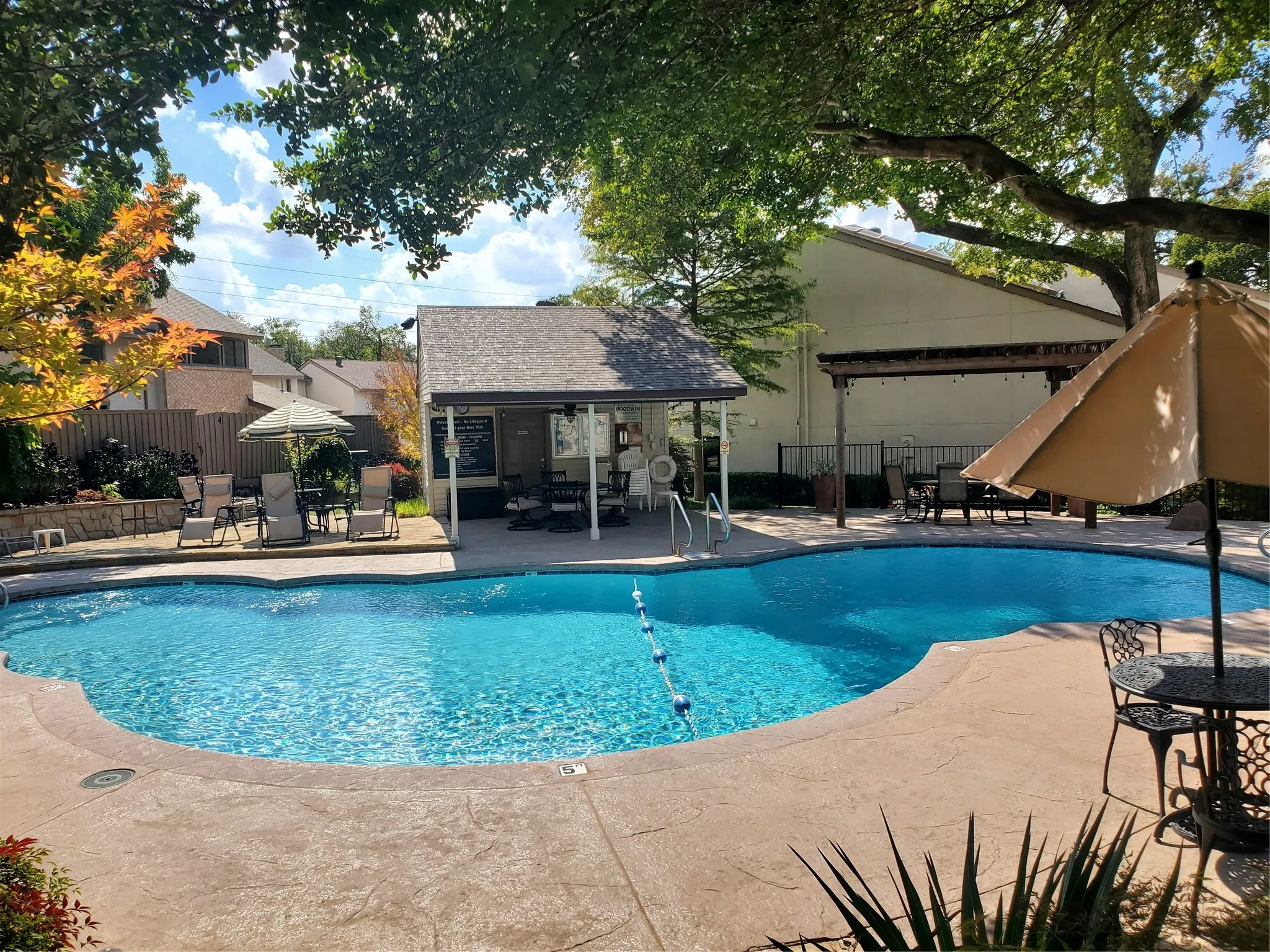 Townhouse For Rent in Dallas County , 6434 Southpoint Drive, Dallas, Texas 75248, 2 Bedroom, 3 Bathroom, 2 Garage spaces, 2,358 Sqft, built in 1973, mls#21411970, Real Estate Agent in Dallas, Homes For Rent in Dallas county, Homes For Rent in Dallas, Realtor in Dallas Texas, Real Estate Brokerage Independent Realty Texas, Luminita Cordes Realtor