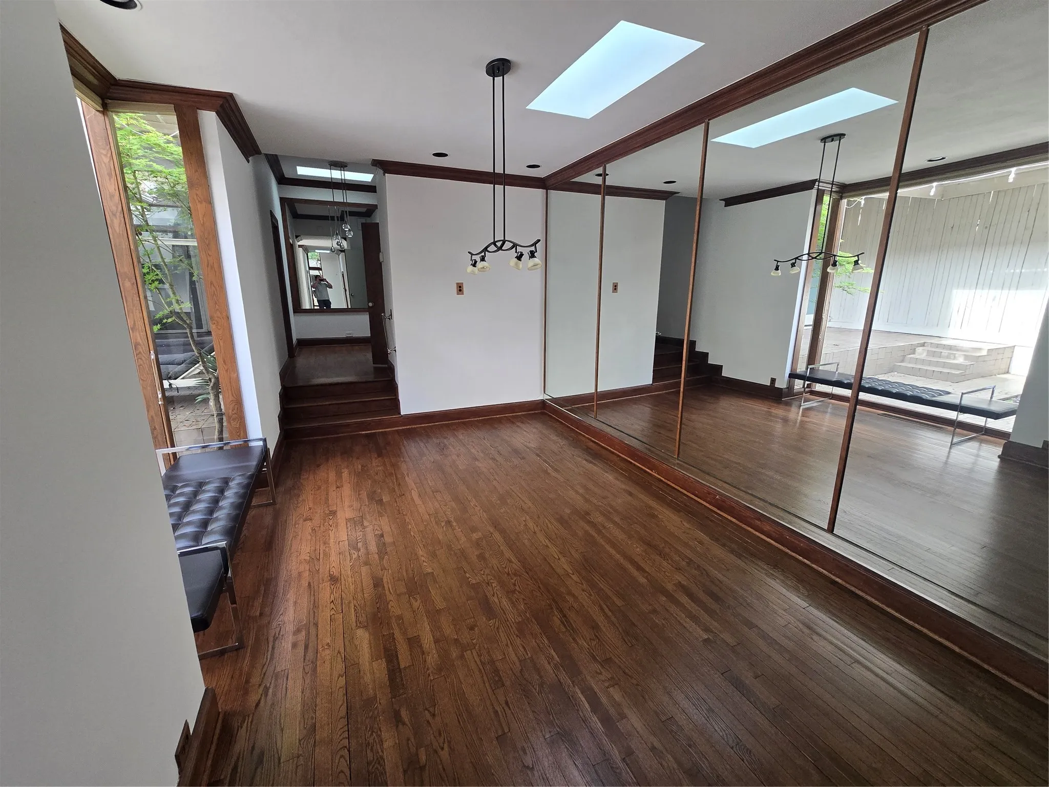 Townhouse For Rent in Dallas County , 6434 Southpoint Drive, Dallas, Texas 75248, 2 Bedroom, 3 Bathroom, 2 Garage spaces, 2,358 Sqft, built in 1973, mls#21411970, Real Estate Agent in Dallas, Homes For Rent in Dallas county, Homes For Rent in Dallas, Realtor in Dallas Texas, Real Estate Brokerage Independent Realty Texas, Luminita Cordes Realtor
