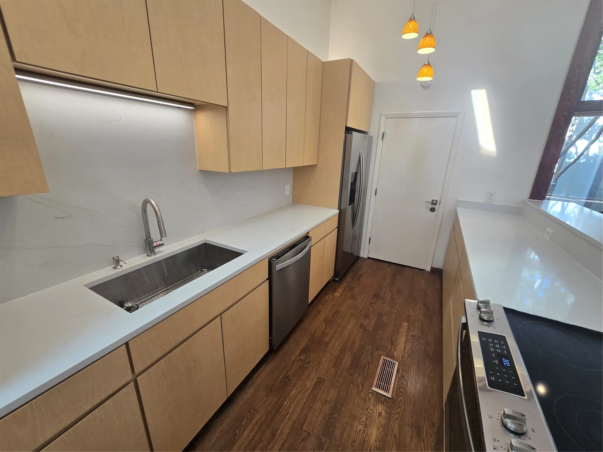 Townhouse For Rent in Dallas County , 6434 Southpoint Drive, Dallas, Texas 75248, 2 Bedroom, 3 Bathroom, 2 Garage spaces, 2,358 Sqft, built in 1973, mls#21411970, Real Estate Agent in Dallas, Homes For Rent in Dallas county, Homes For Rent in Dallas, Realtor in Dallas Texas, Real Estate Brokerage Independent Realty Texas, Luminita Cordes Realtor