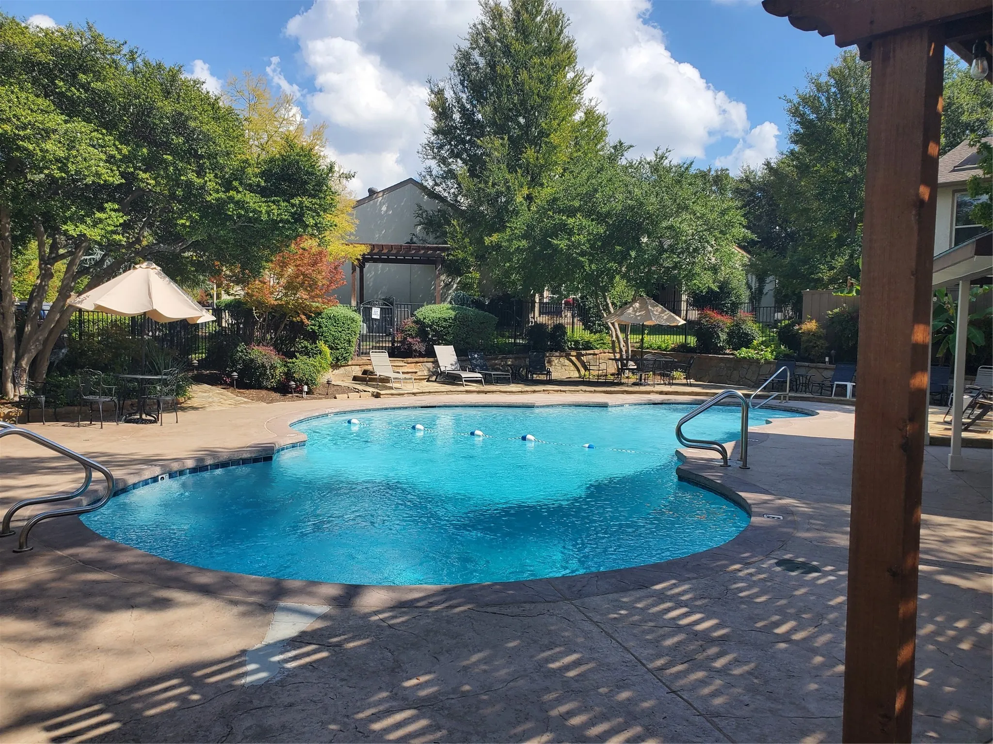 Townhouse For Rent in Dallas County , 6434 Southpoint Drive, Dallas, Texas 75248, 2 Bedroom, 3 Bathroom, 2 Garage spaces, 2,358 Sqft, built in 1973, mls#21411970, Real Estate Agent in Dallas, Homes For Rent in Dallas county, Homes For Rent in Dallas, Realtor in Dallas Texas, Real Estate Brokerage Independent Realty Texas, Luminita Cordes Realtor