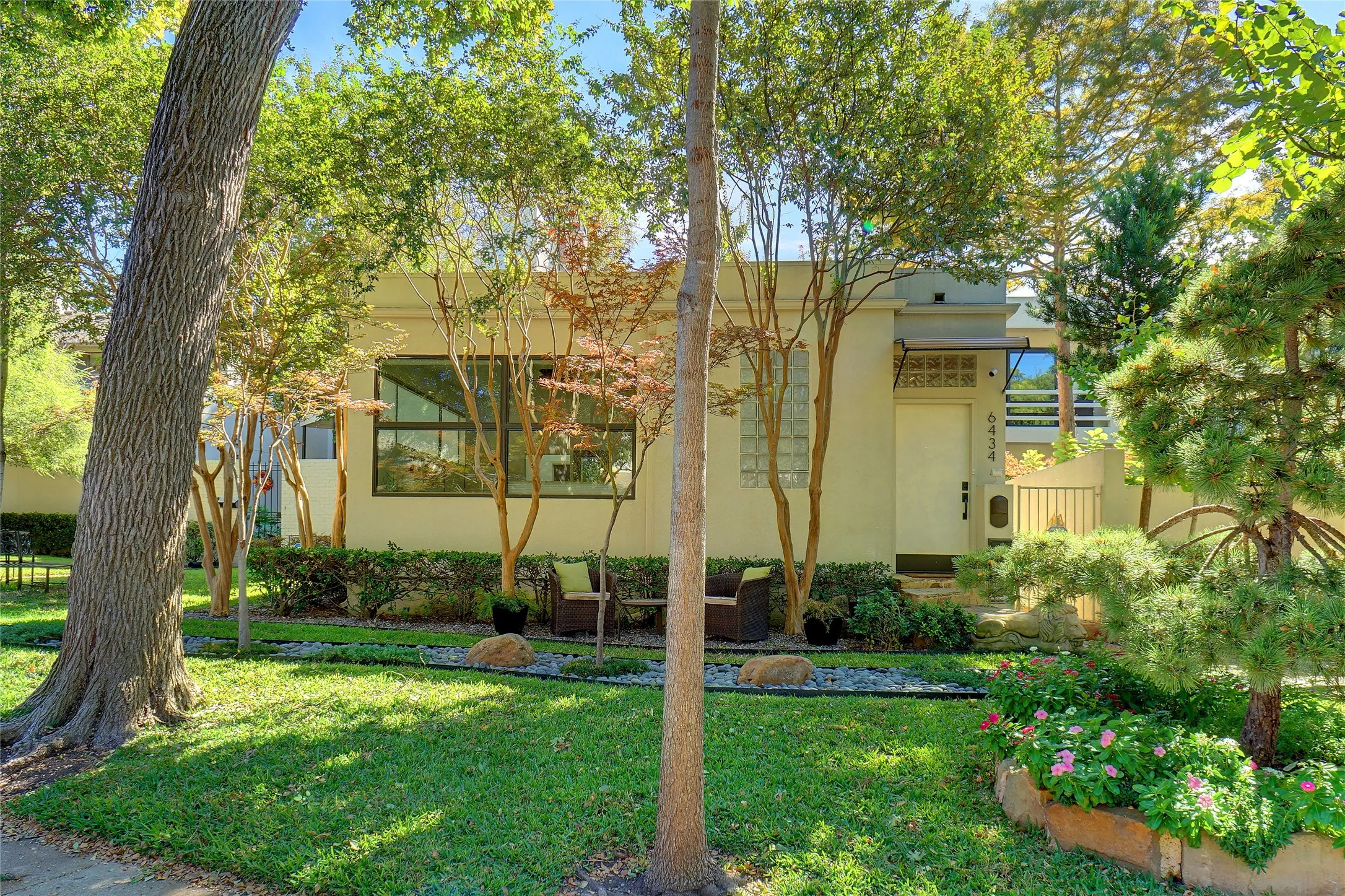 Townhouse For Rent in Dallas County , 6434 Southpoint Drive, Dallas, Texas 75248, 2 Bedroom, 3 Bathroom, 2 Garage spaces, 2,358 Sqft, built in 1973, mls#21411970, Real Estate Agent in Dallas, Homes For Rent in Dallas county, Homes For Rent in Dallas, Realtor in Dallas Texas, Real Estate Brokerage Independent Realty Texas, Luminita Cordes Realtor