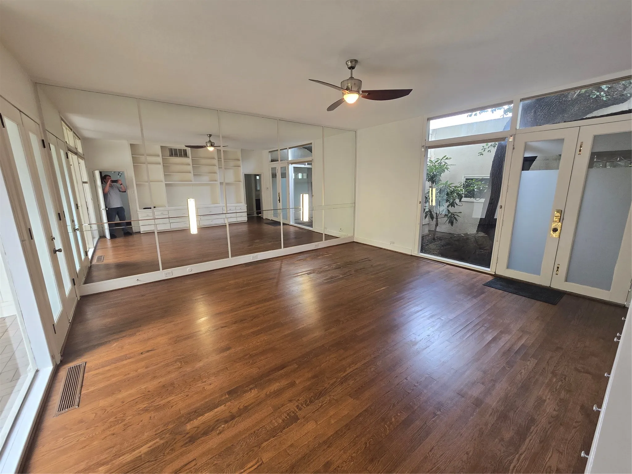 Townhouse For Rent in Dallas County , 6434 Southpoint Drive, Dallas, Texas 75248, 2 Bedroom, 3 Bathroom, 2 Garage spaces, 2,358 Sqft, built in 1973, mls#21411970, Real Estate Agent in Dallas, Homes For Rent in Dallas county, Homes For Rent in Dallas, Realtor in Dallas Texas, Real Estate Brokerage Independent Realty Texas, Luminita Cordes Realtor