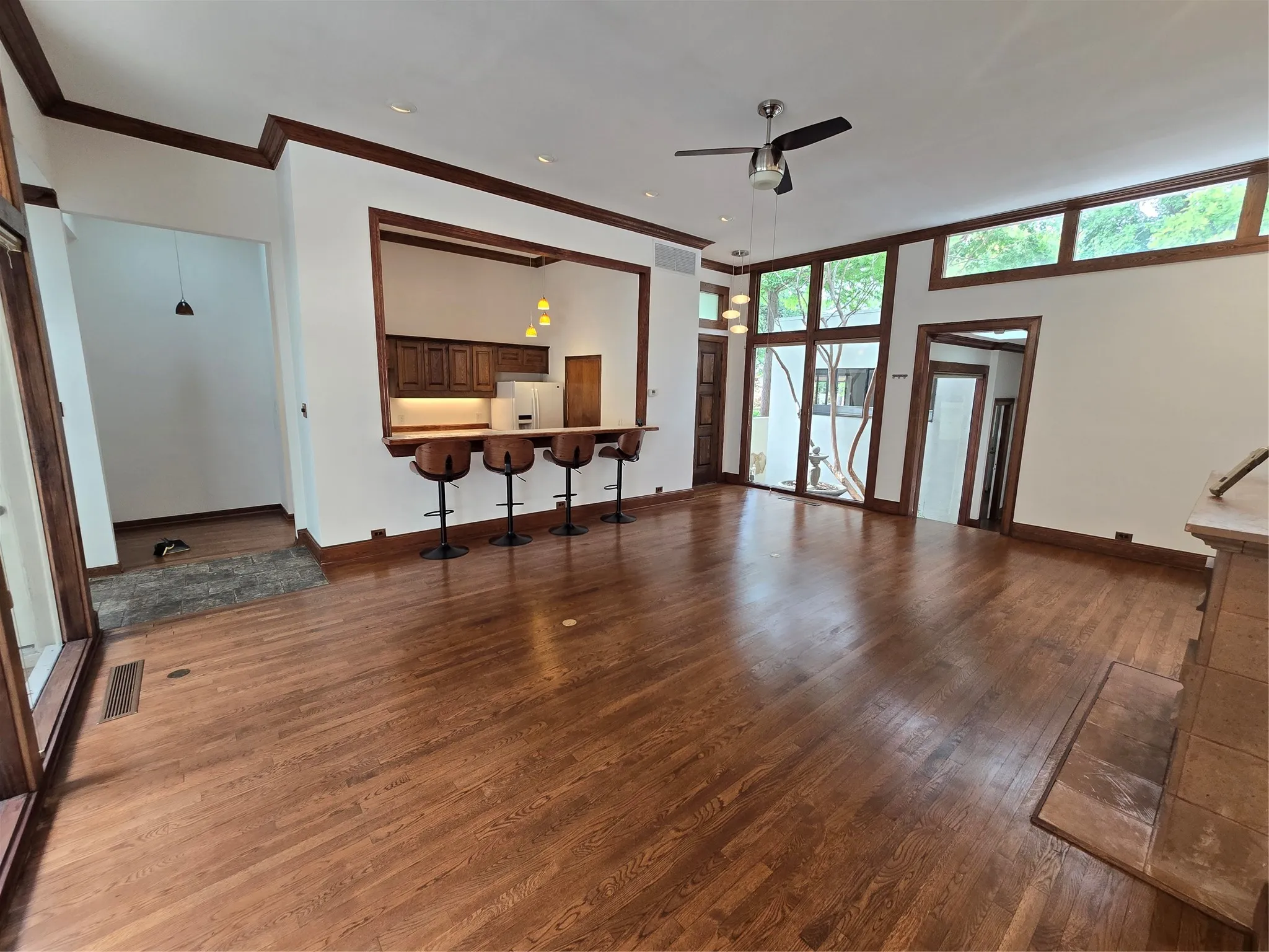 Townhouse For Rent in Dallas County , 6434 Southpoint Drive, Dallas, Texas 75248, 2 Bedroom, 3 Bathroom, 2 Garage spaces, 2,358 Sqft, built in 1973, mls#21411970, Real Estate Agent in Dallas, Homes For Rent in Dallas county, Homes For Rent in Dallas, Realtor in Dallas Texas, Real Estate Brokerage Independent Realty Texas, Luminita Cordes Realtor