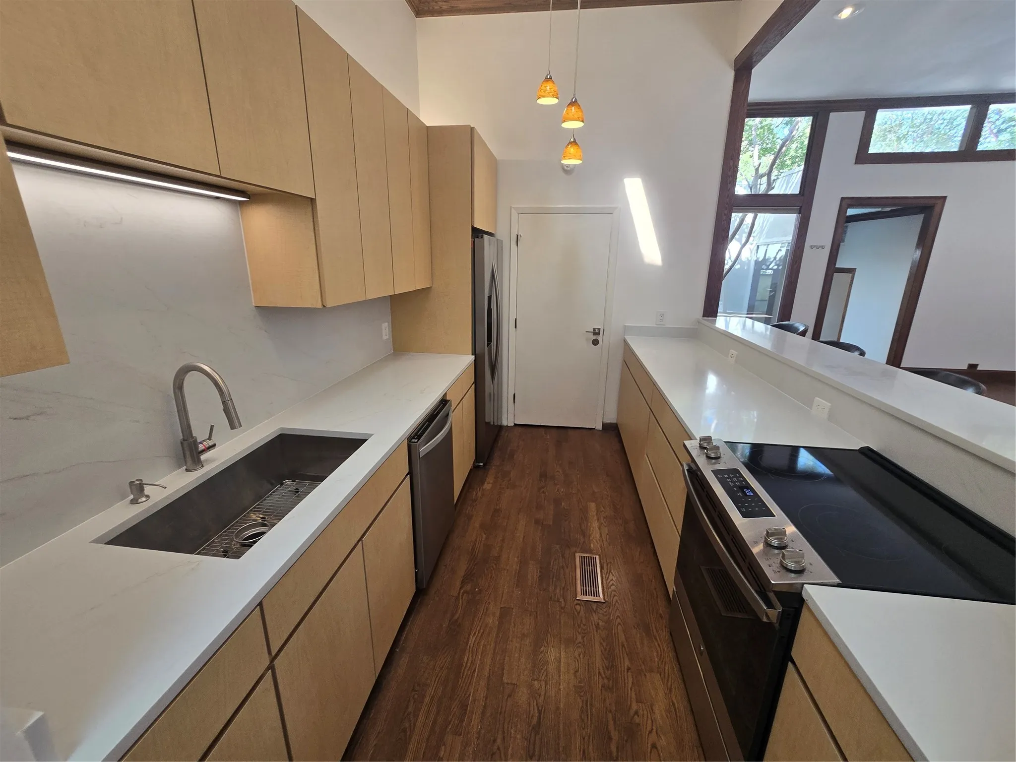 Townhouse For Rent in Dallas County , 6434 Southpoint Drive, Dallas, Texas 75248, 2 Bedroom, 3 Bathroom, 2 Garage spaces, 2,358 Sqft, built in 1973, mls#21411970, Real Estate Agent in Dallas, Homes For Rent in Dallas county, Homes For Rent in Dallas, Realtor in Dallas Texas, Real Estate Brokerage Independent Realty Texas, Luminita Cordes Realtor