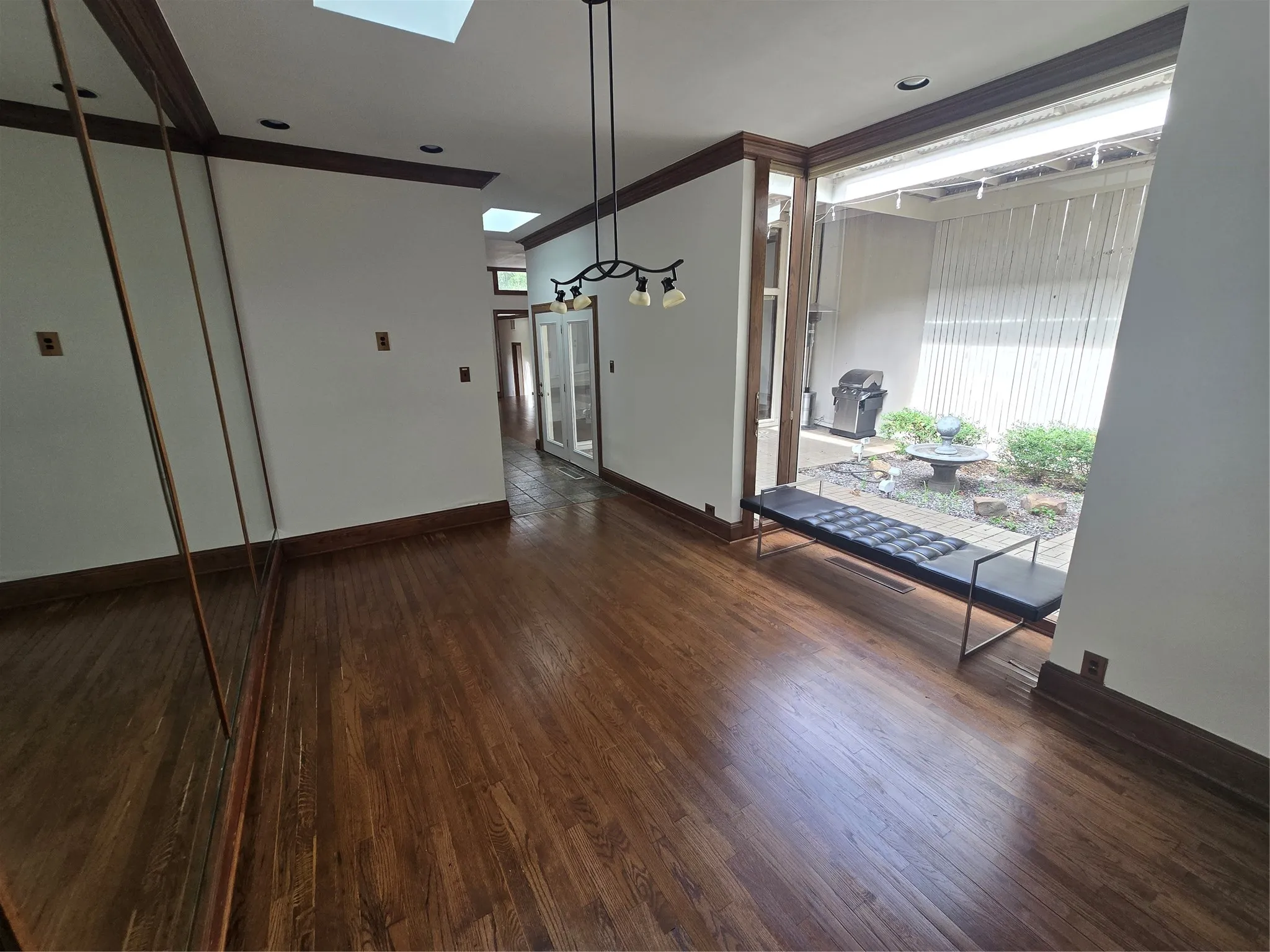 Townhouse For Rent in Dallas County , 6434 Southpoint Drive, Dallas, Texas 75248, 2 Bedroom, 3 Bathroom, 2 Garage spaces, 2,358 Sqft, built in 1973, mls#21411970, Real Estate Agent in Dallas, Homes For Rent in Dallas county, Homes For Rent in Dallas, Realtor in Dallas Texas, Real Estate Brokerage Independent Realty Texas, Luminita Cordes Realtor