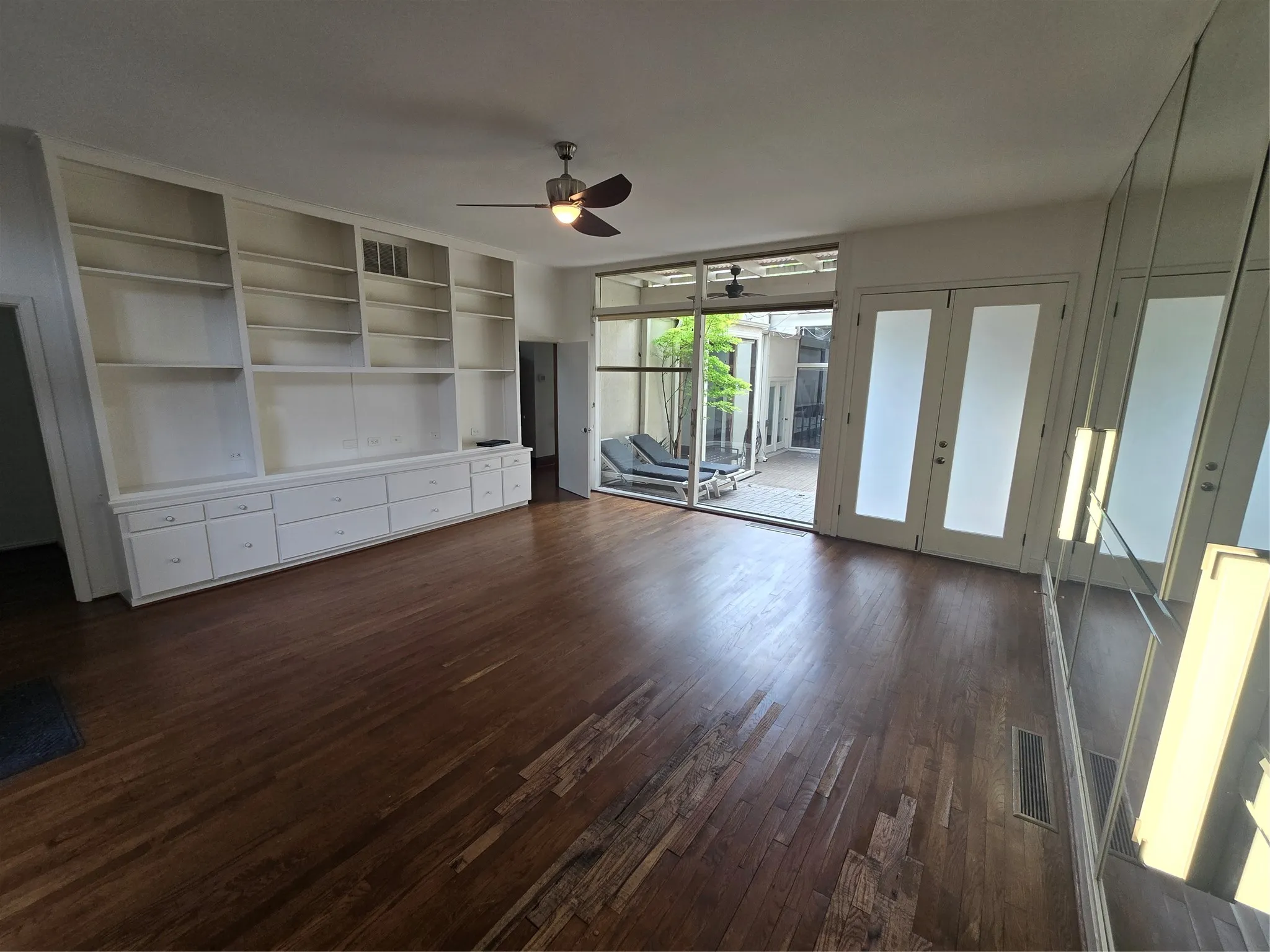 Townhouse For Rent in Dallas County , 6434 Southpoint Drive, Dallas, Texas 75248, 2 Bedroom, 3 Bathroom, 2 Garage spaces, 2,358 Sqft, built in 1973, mls#21411970, Real Estate Agent in Dallas, Homes For Rent in Dallas county, Homes For Rent in Dallas, Realtor in Dallas Texas, Real Estate Brokerage Independent Realty Texas, Luminita Cordes Realtor