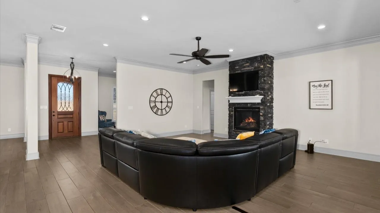 Single Family Residence For Sale in Smith County , 15631 Stallion Lake Boulevard, Lindale, Texas 75771, 4 Bedroom, 3 Bathroom, 2 Garage spaces, 3,489 Sqft, built in 2018, mls#21404541, Real Estate Agent in Lindale, Homes For Sale in Smith county, Homes For Sale in Lindale, Realtor in Lindale Texas, Real Estate Brokerage Independent Realty Texas, Luminita Cordes Realtor