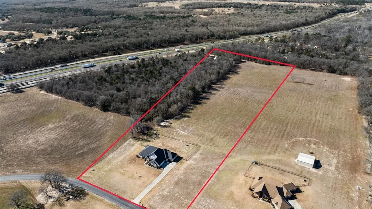 Single Family Residence For Sale in Smith County , 15631 Stallion Lake Boulevard, Lindale, Texas 75771, 4 Bedroom, 3 Bathroom, 2 Garage spaces, 3,489 Sqft, built in 2018, mls#21404541, Real Estate Agent in Lindale, Homes For Sale in Smith county, Homes For Sale in Lindale, Realtor in Lindale Texas, Real Estate Brokerage Independent Realty Texas, Luminita Cordes Realtor