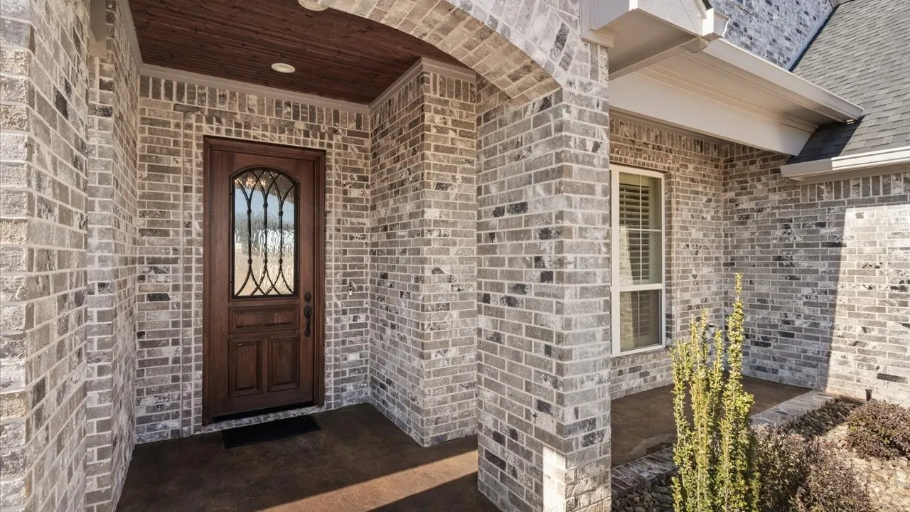 Single Family Residence For Sale in Smith County , 15631 Stallion Lake Boulevard, Lindale, Texas 75771, 4 Bedroom, 3 Bathroom, 2 Garage spaces, 3,489 Sqft, built in 2018, mls#21404541, Real Estate Agent in Lindale, Homes For Sale in Smith county, Homes For Sale in Lindale, Realtor in Lindale Texas, Real Estate Brokerage Independent Realty Texas, Luminita Cordes Realtor