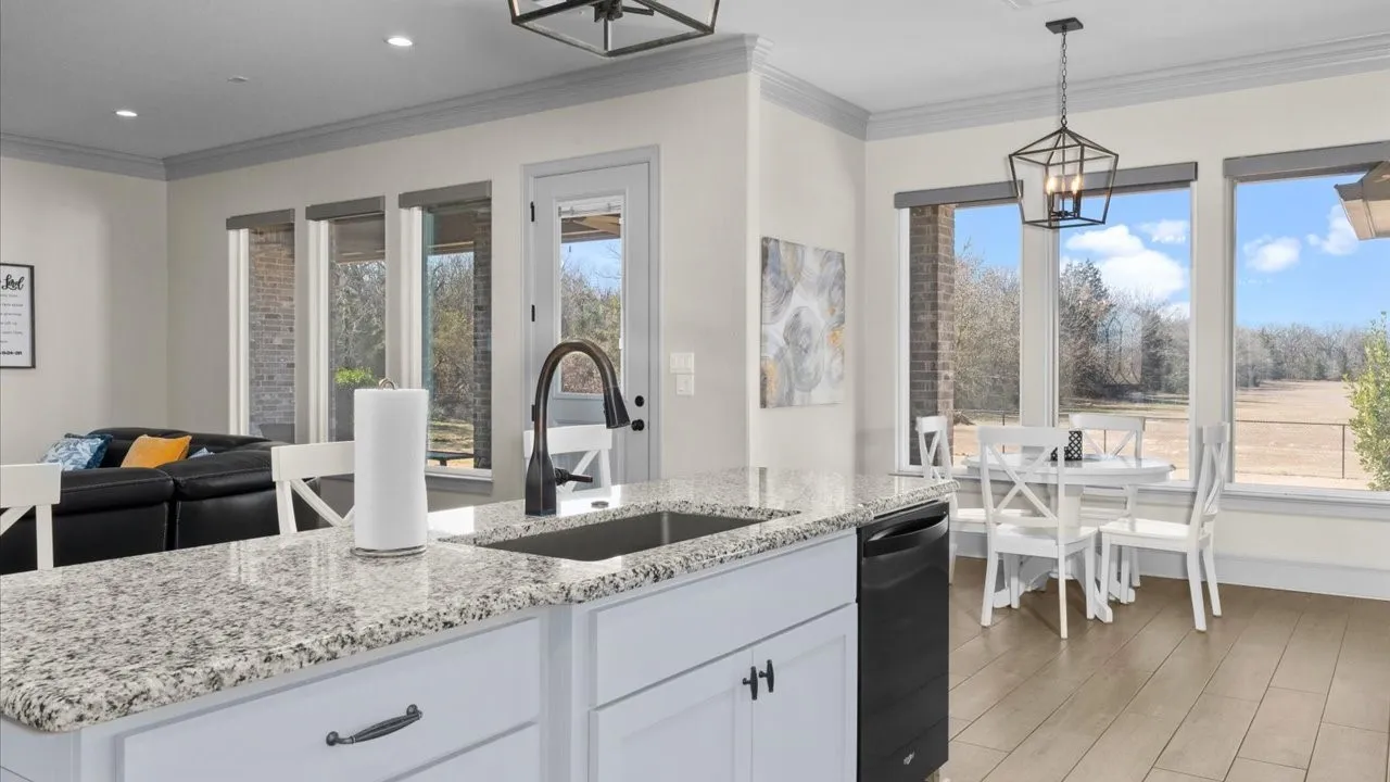Single Family Residence For Sale in Smith County , 15631 Stallion Lake Boulevard, Lindale, Texas 75771, 4 Bedroom, 3 Bathroom, 2 Garage spaces, 3,489 Sqft, built in 2018, mls#21404541, Real Estate Agent in Lindale, Homes For Sale in Smith county, Homes For Sale in Lindale, Realtor in Lindale Texas, Real Estate Brokerage Independent Realty Texas, Luminita Cordes Realtor