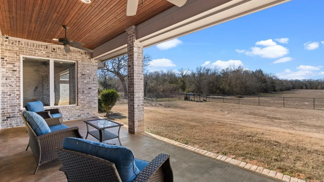 Single Family Residence For Sale in Smith County , 15631 Stallion Lake Boulevard, Lindale, Texas 75771, 4 Bedroom, 3 Bathroom, 2 Garage spaces, 3,489 Sqft, built in 2018, mls#21404541, Real Estate Agent in Lindale, Homes For Sale in Smith county, Homes For Sale in Lindale, Realtor in Lindale Texas, Real Estate Brokerage Independent Realty Texas, Luminita Cordes Realtor