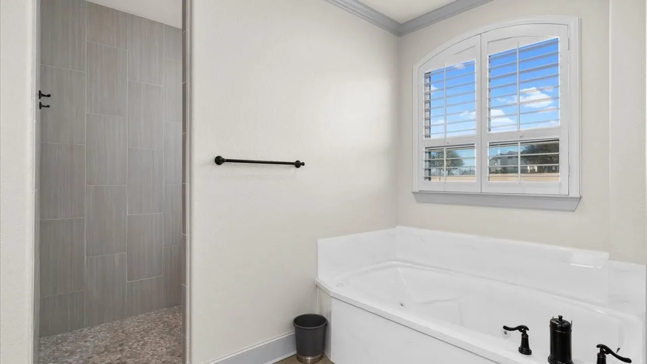 Single Family Residence For Sale in Smith County , 15631 Stallion Lake Boulevard, Lindale, Texas 75771, 4 Bedroom, 3 Bathroom, 2 Garage spaces, 3,489 Sqft, built in 2018, mls#21404541, Real Estate Agent in Lindale, Homes For Sale in Smith county, Homes For Sale in Lindale, Realtor in Lindale Texas, Real Estate Brokerage Independent Realty Texas, Luminita Cordes Realtor