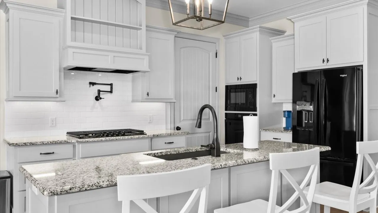 Single Family Residence For Sale in Smith County , 15631 Stallion Lake Boulevard, Lindale, Texas 75771, 4 Bedroom, 3 Bathroom, 2 Garage spaces, 3,489 Sqft, built in 2018, mls#21404541, Real Estate Agent in Lindale, Homes For Sale in Smith county, Homes For Sale in Lindale, Realtor in Lindale Texas, Real Estate Brokerage Independent Realty Texas, Luminita Cordes Realtor