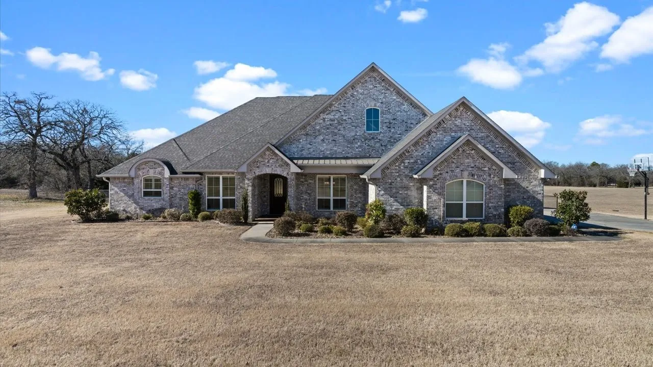 Single Family Residence For Sale in Smith County , 15631 Stallion Lake Boulevard, Lindale, Texas 75771, 4 Bedroom, 3 Bathroom, 2 Garage spaces, 3,489 Sqft, built in 2018, mls#21404541, Real Estate Agent in Lindale, Homes For Sale in Smith county, Homes For Sale in Lindale, Realtor in Lindale Texas, Real Estate Brokerage Independent Realty Texas, Luminita Cordes Realtor