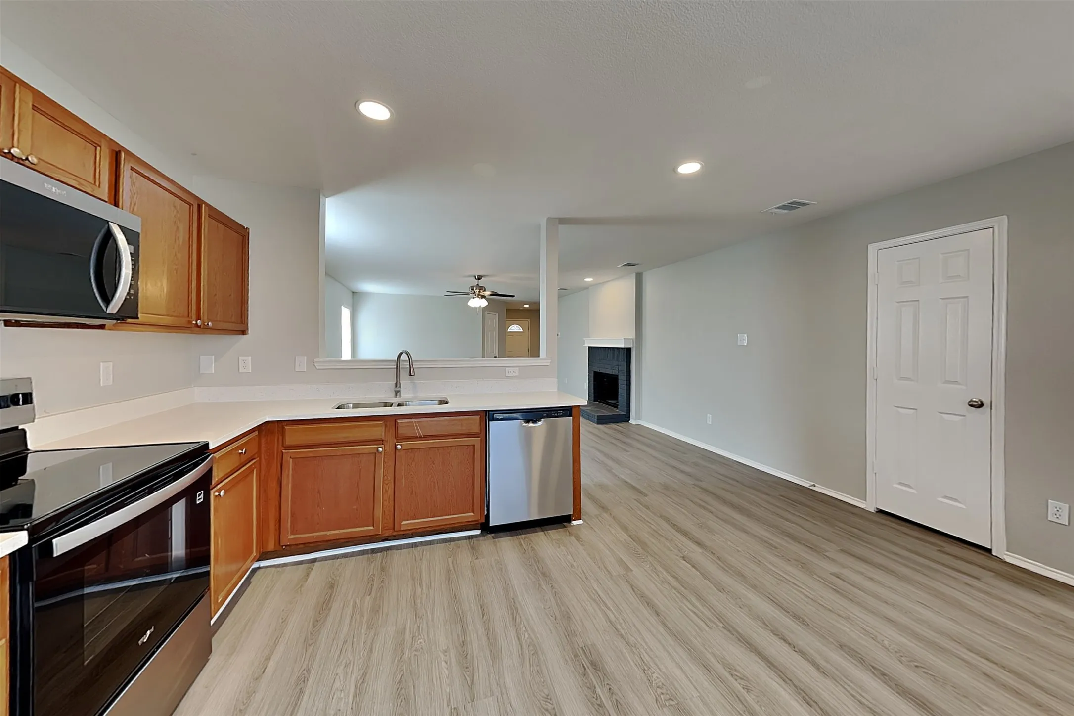 Single Family Residence For Rent in Tarrant County , 4625 Pangolin Drive, Fort Worth, Texas 76244, 3 Bedroom, 2 Bathroom, 2 Garage spaces, 2,086 Sqft, built in 2007, mls#21412000, Real Estate Agent in Fort Worth, Homes For Rent in Tarrant county, Homes For Rent in Fort Worth, Realtor in Fort Worth Texas, Real Estate Brokerage Independent Realty Texas, Luminita Cordes Realtor