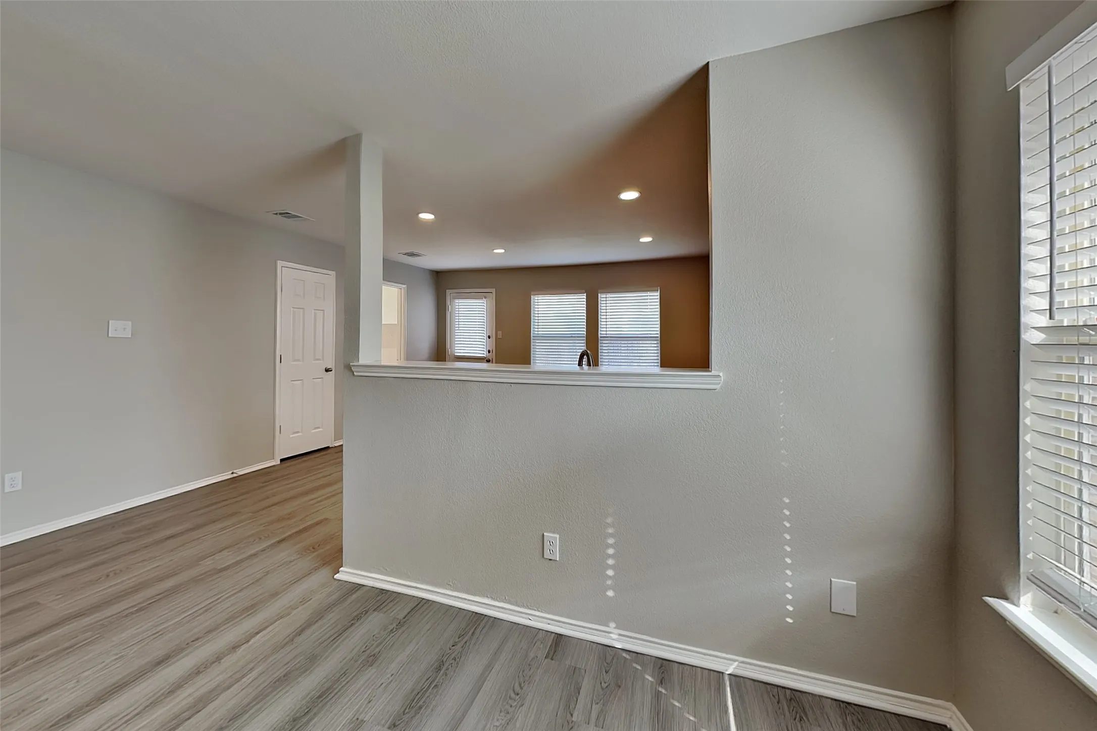 Single Family Residence For Rent in Tarrant County , 4625 Pangolin Drive, Fort Worth, Texas 76244, 3 Bedroom, 2 Bathroom, 2 Garage spaces, 2,086 Sqft, built in 2007, mls#21412000, Real Estate Agent in Fort Worth, Homes For Rent in Tarrant county, Homes For Rent in Fort Worth, Realtor in Fort Worth Texas, Real Estate Brokerage Independent Realty Texas, Luminita Cordes Realtor