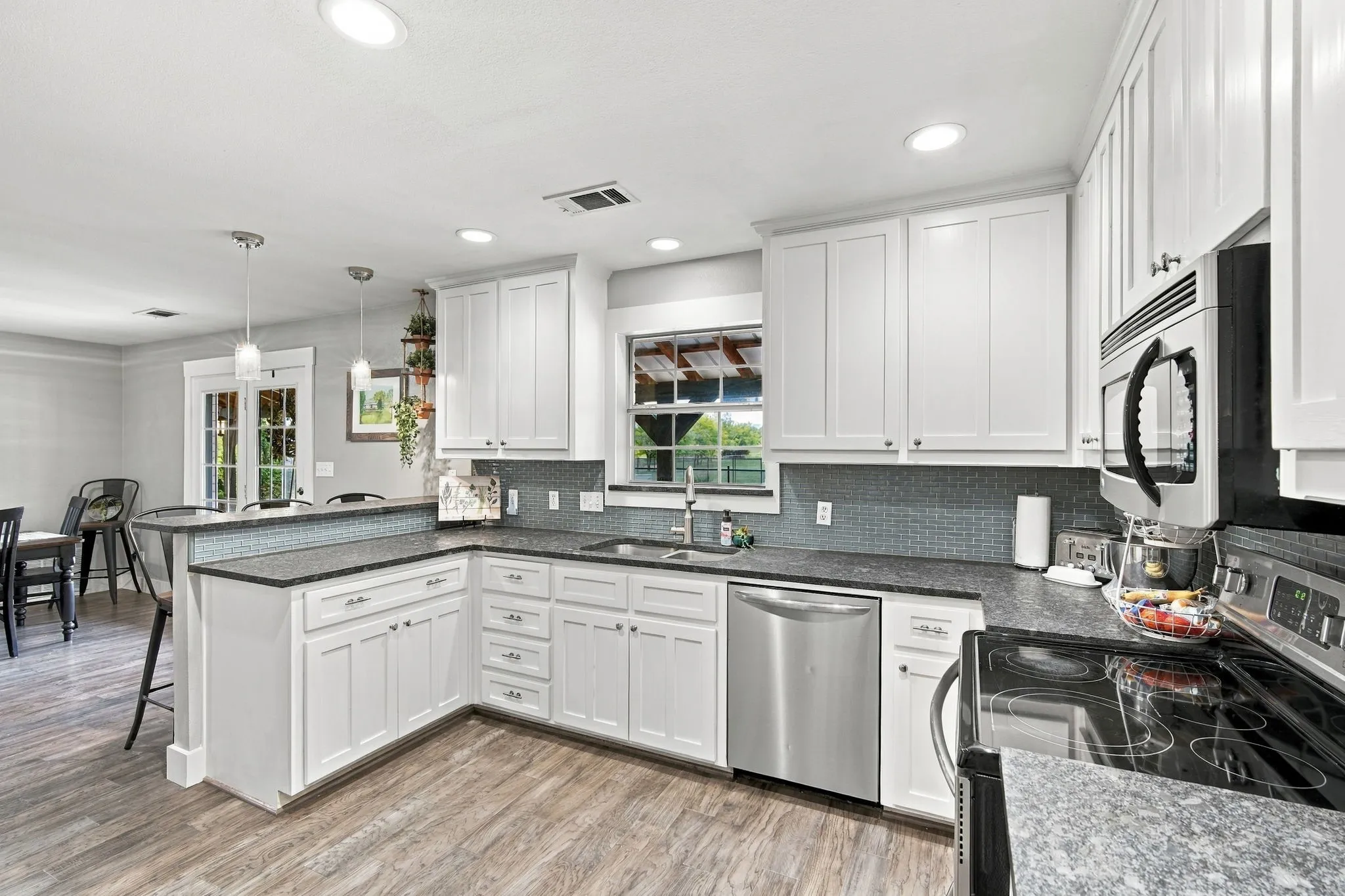 Single Family Residence For Sale in Ellis County , 3410 Skinner Road, Midlothian, Texas 76065, 4 Bedroom, 4 Bathroom, Garage spaces, 2,408 Sqft, built in 2000, mls#21401316, Real Estate Agent in Midlothian, Homes For Sale in Ellis county, Homes For Sale in Midlothian, Realtor in Midlothian Texas, Real Estate Brokerage Independent Realty Texas, Luminita Cordes Realtor