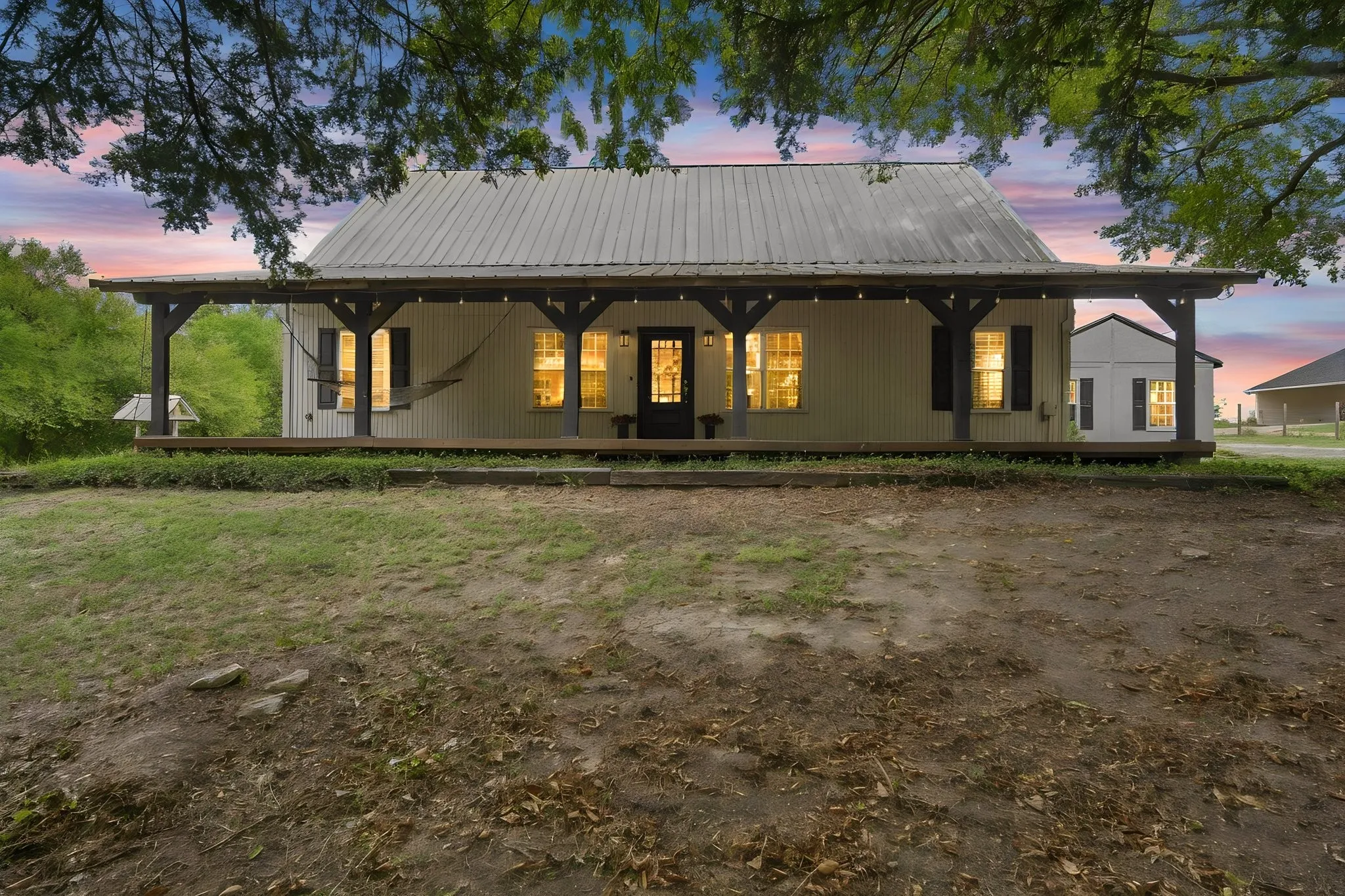 Single Family Residence For Sale in Ellis County , 3410 Skinner Road, Midlothian, Texas 76065, 4 Bedroom, 4 Bathroom, Garage spaces, 2,408 Sqft, built in 2000, mls#21401316, Real Estate Agent in Midlothian, Homes For Sale in Ellis county, Homes For Sale in Midlothian, Realtor in Midlothian Texas, Real Estate Brokerage Independent Realty Texas, Luminita Cordes Realtor