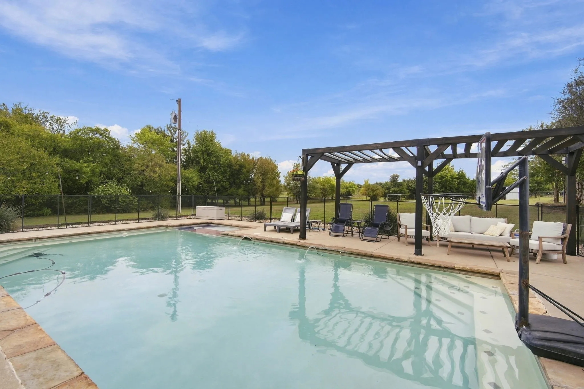 Single Family Residence For Sale in Ellis County , 3410 Skinner Road, Midlothian, Texas 76065, 4 Bedroom, 4 Bathroom, Garage spaces, 2,408 Sqft, built in 2000, mls#21401316, Real Estate Agent in Midlothian, Homes For Sale in Ellis county, Homes For Sale in Midlothian, Realtor in Midlothian Texas, Real Estate Brokerage Independent Realty Texas, Luminita Cordes Realtor