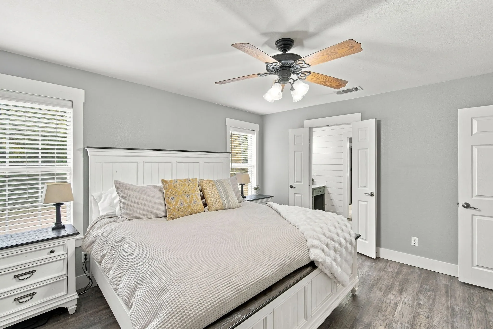 Single Family Residence For Sale in Ellis County , 3410 Skinner Road, Midlothian, Texas 76065, 4 Bedroom, 4 Bathroom, Garage spaces, 2,408 Sqft, built in 2000, mls#21401316, Real Estate Agent in Midlothian, Homes For Sale in Ellis county, Homes For Sale in Midlothian, Realtor in Midlothian Texas, Real Estate Brokerage Independent Realty Texas, Luminita Cordes Realtor