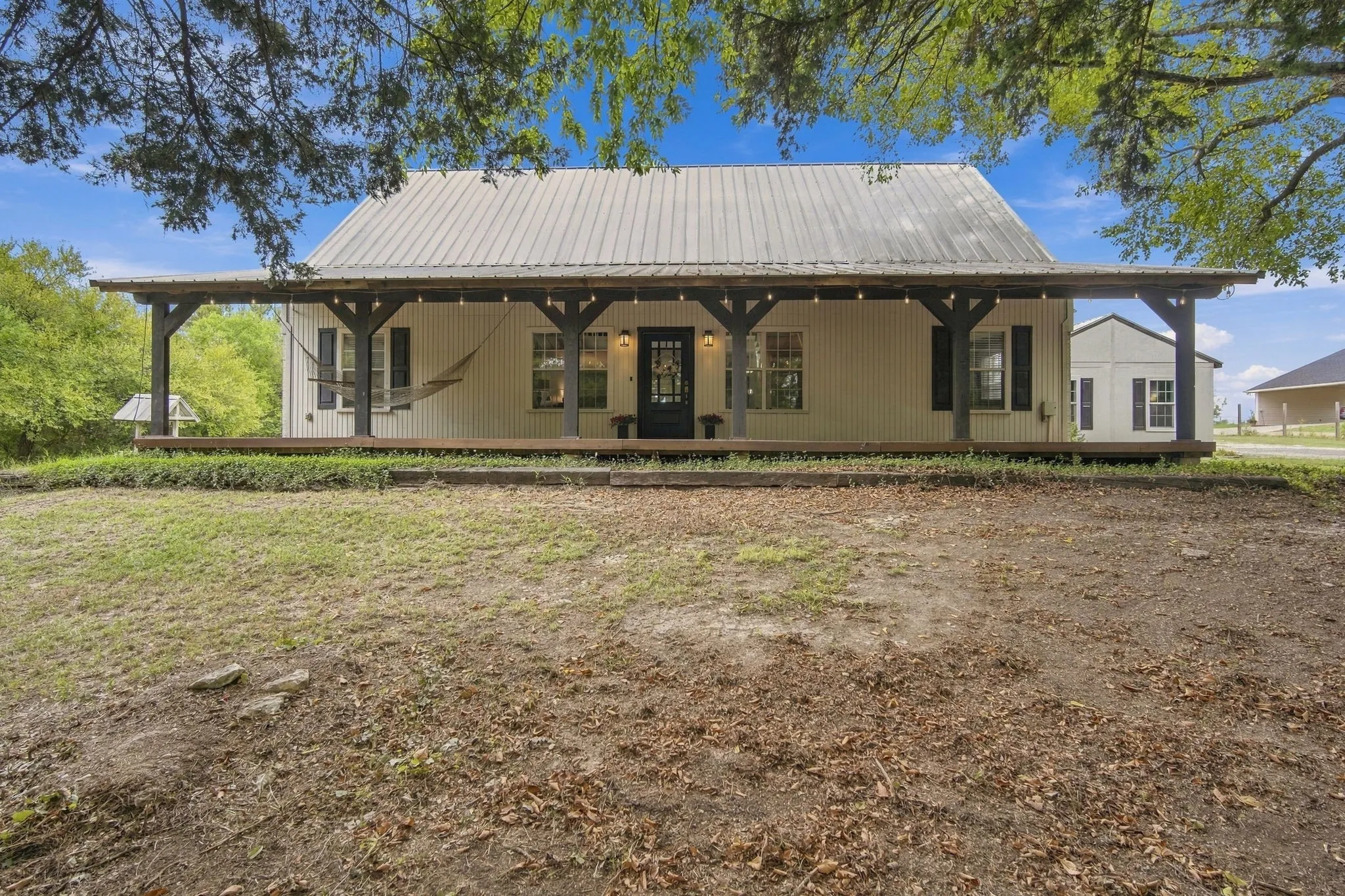 Single Family Residence For Sale in Ellis County , 3410 Skinner Road, Midlothian, Texas 76065, 4 Bedroom, 4 Bathroom, Garage spaces, 2,408 Sqft, built in 2000, mls#21401316, Real Estate Agent in Midlothian, Homes For Sale in Ellis county, Homes For Sale in Midlothian, Realtor in Midlothian Texas, Real Estate Brokerage Independent Realty Texas, Luminita Cordes Realtor