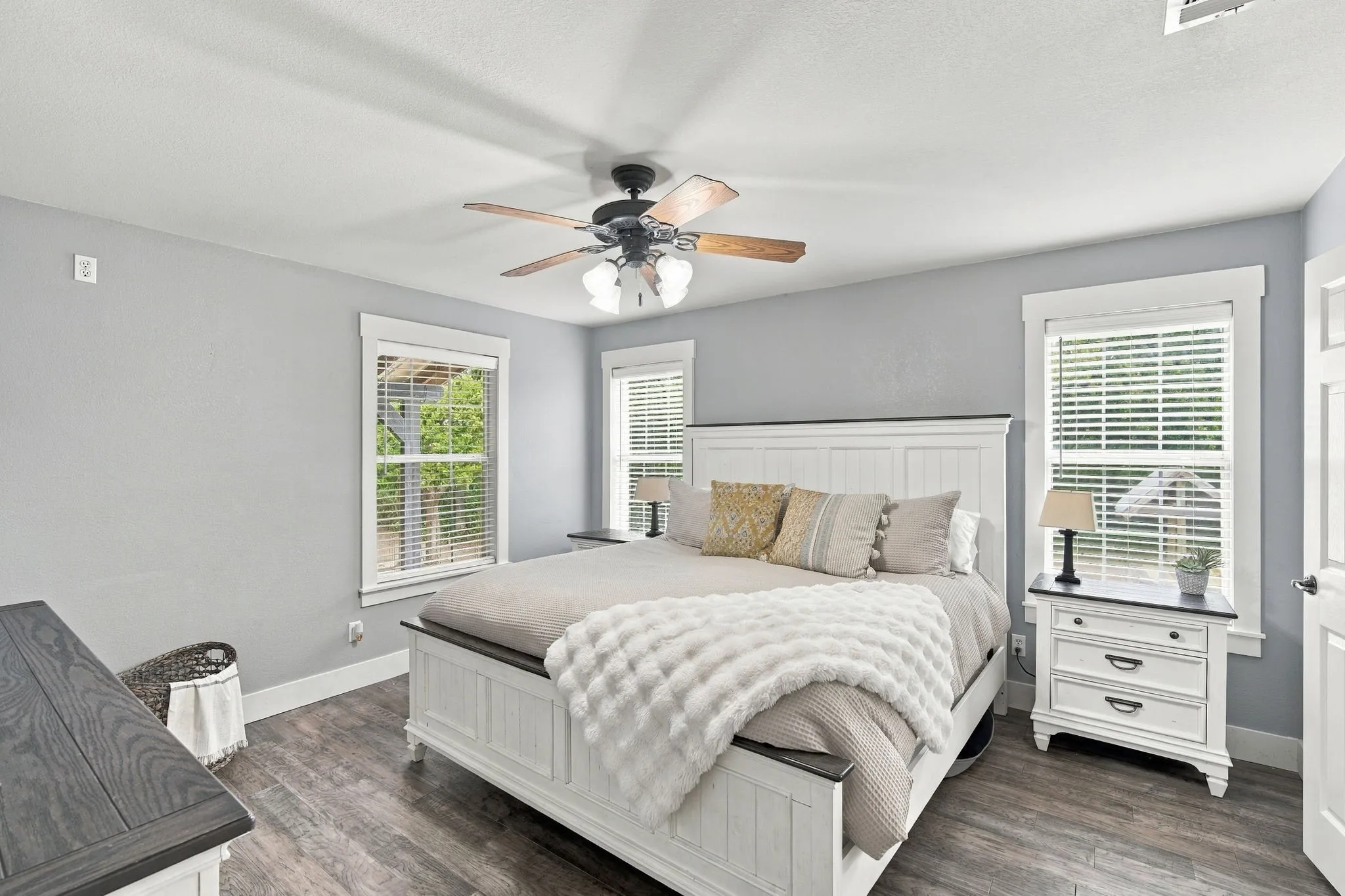 Single Family Residence For Sale in Ellis County , 3410 Skinner Road, Midlothian, Texas 76065, 4 Bedroom, 4 Bathroom, Garage spaces, 2,408 Sqft, built in 2000, mls#21401316, Real Estate Agent in Midlothian, Homes For Sale in Ellis county, Homes For Sale in Midlothian, Realtor in Midlothian Texas, Real Estate Brokerage Independent Realty Texas, Luminita Cordes Realtor