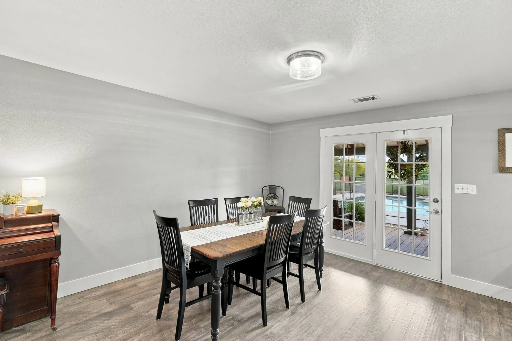 Single Family Residence For Sale in Ellis County , 3410 Skinner Road, Midlothian, Texas 76065, 4 Bedroom, 4 Bathroom, Garage spaces, 2,408 Sqft, built in 2000, mls#21401316, Real Estate Agent in Midlothian, Homes For Sale in Ellis county, Homes For Sale in Midlothian, Realtor in Midlothian Texas, Real Estate Brokerage Independent Realty Texas, Luminita Cordes Realtor