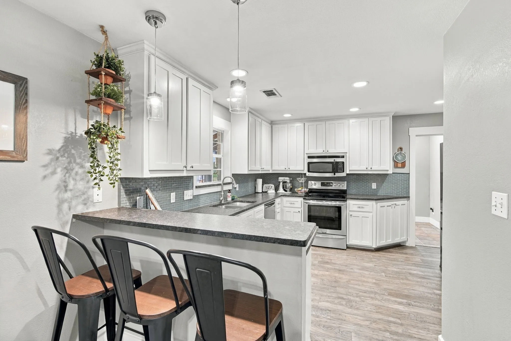 Eat in kitchen area