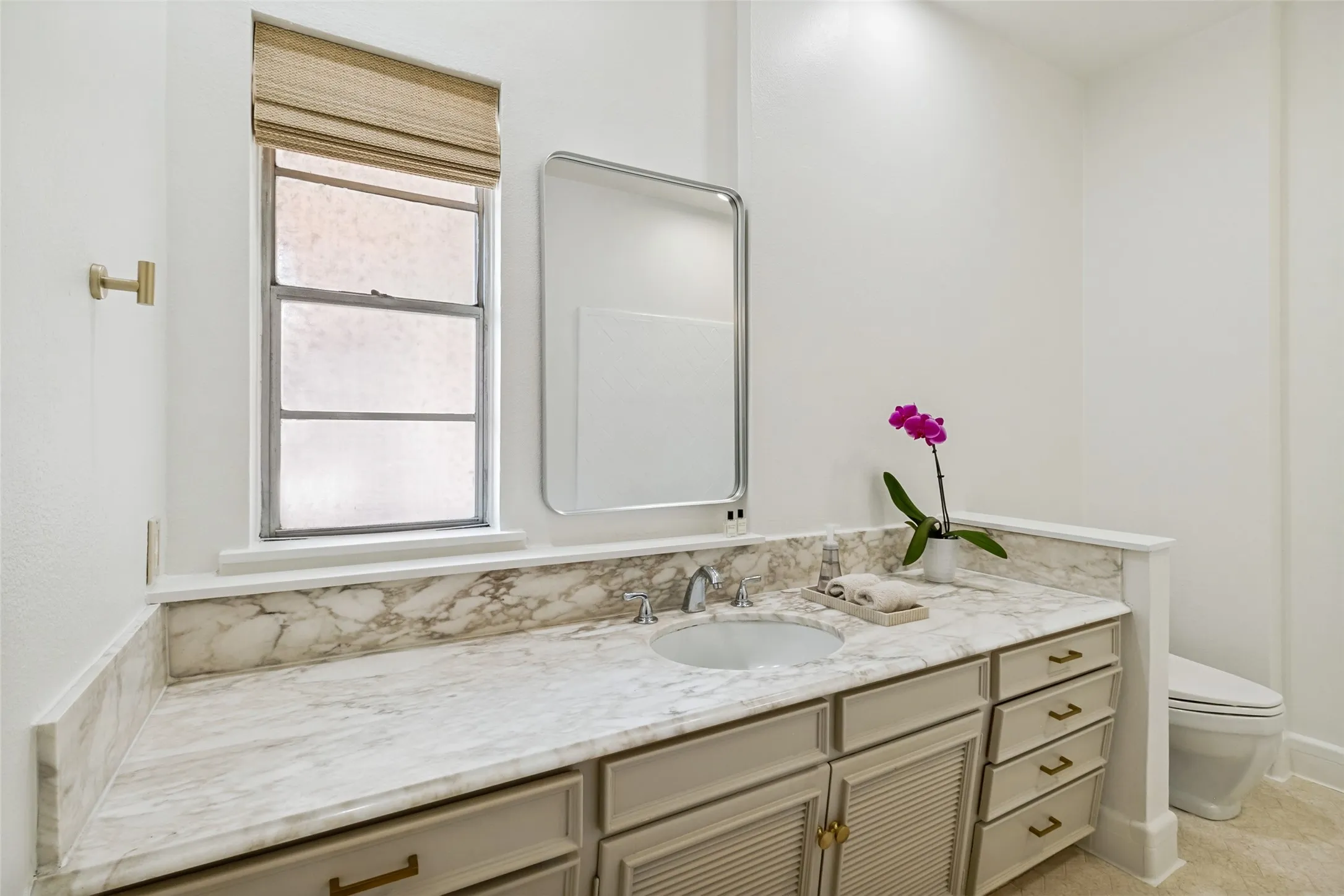 Condominium For Sale in Dallas County , 6328 Bandera Avenue C, Dallas, Texas 75225, 2 Bedroom, 2 Bathroom, Garage spaces, 1,908 Sqft, built in 1960, mls#21381642, Real Estate Agent in Dallas, Homes For Sale in Dallas county, Homes For Sale in Dallas, Realtor in Dallas Texas, Real Estate Brokerage Independent Realty Texas, Luminita Cordes Realtor