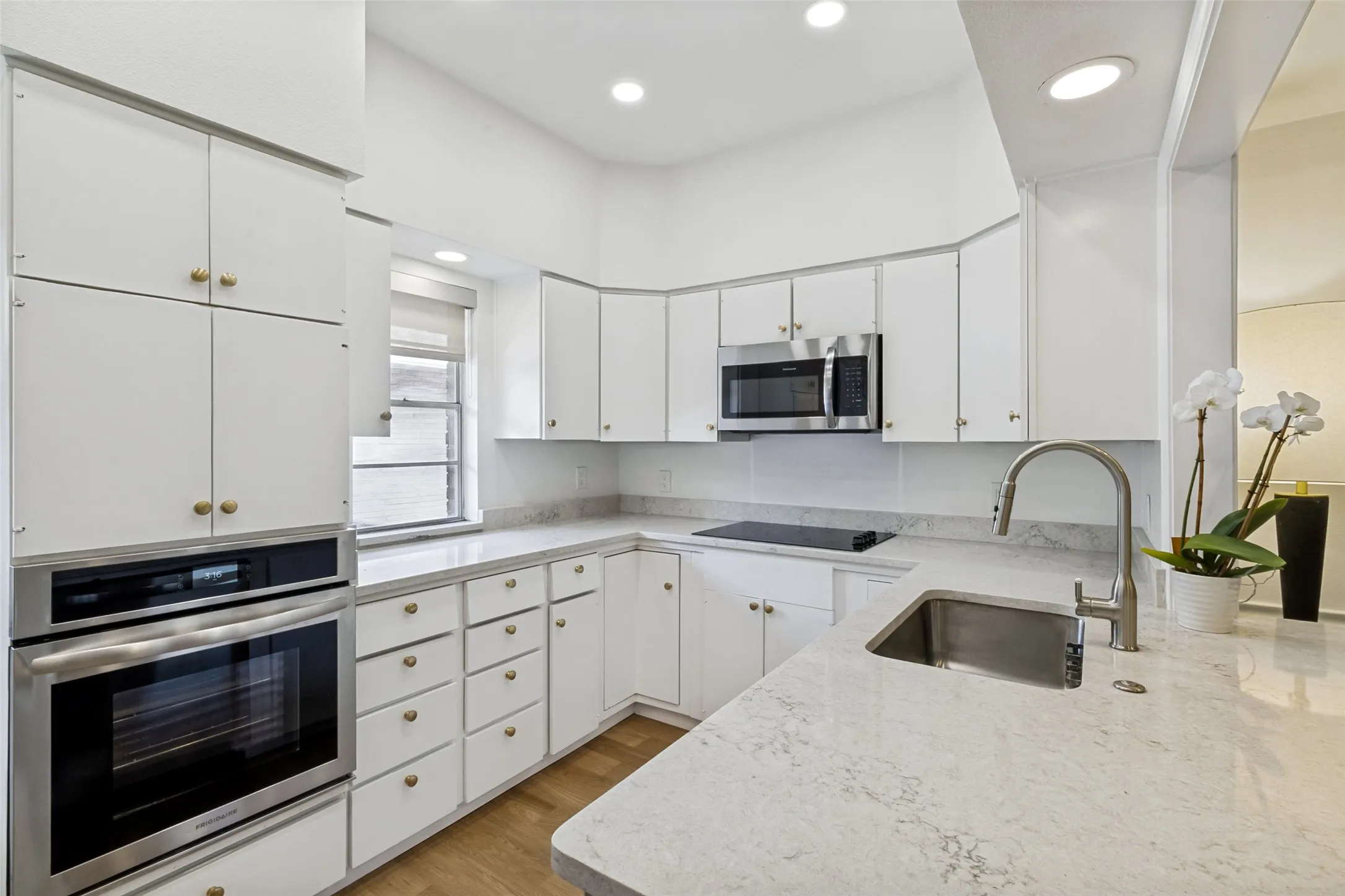 Condominium For Sale in Dallas County , 6328 Bandera Avenue C, Dallas, Texas 75225, 2 Bedroom, 2 Bathroom, Garage spaces, 1,908 Sqft, built in 1960, mls#21381642, Real Estate Agent in Dallas, Homes For Sale in Dallas county, Homes For Sale in Dallas, Realtor in Dallas Texas, Real Estate Brokerage Independent Realty Texas, Luminita Cordes Realtor