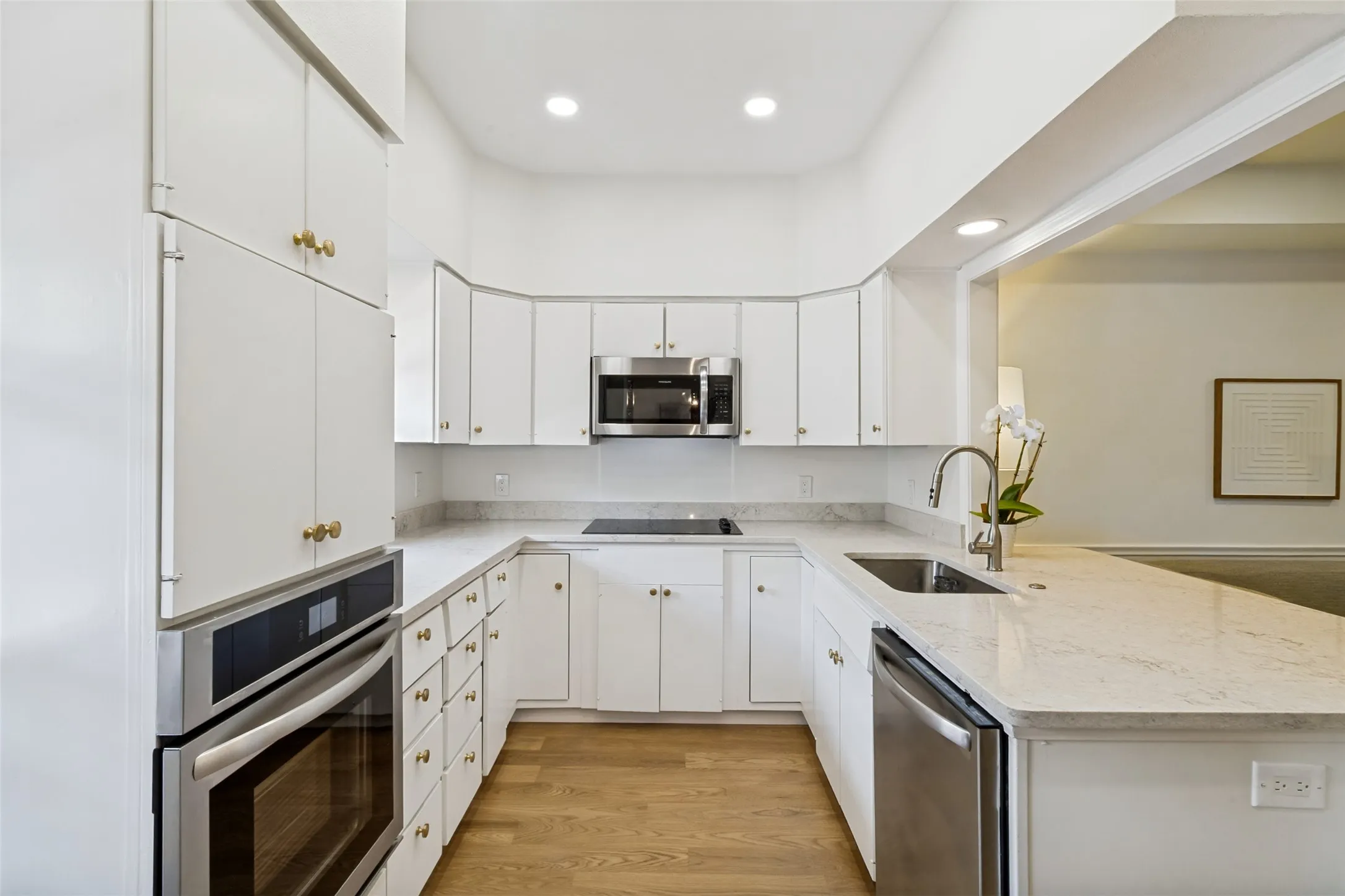 Condominium For Sale in Dallas County , 6328 Bandera Avenue C, Dallas, Texas 75225, 2 Bedroom, 2 Bathroom, Garage spaces, 1,908 Sqft, built in 1960, mls#21381642, Real Estate Agent in Dallas, Homes For Sale in Dallas county, Homes For Sale in Dallas, Realtor in Dallas Texas, Real Estate Brokerage Independent Realty Texas, Luminita Cordes Realtor