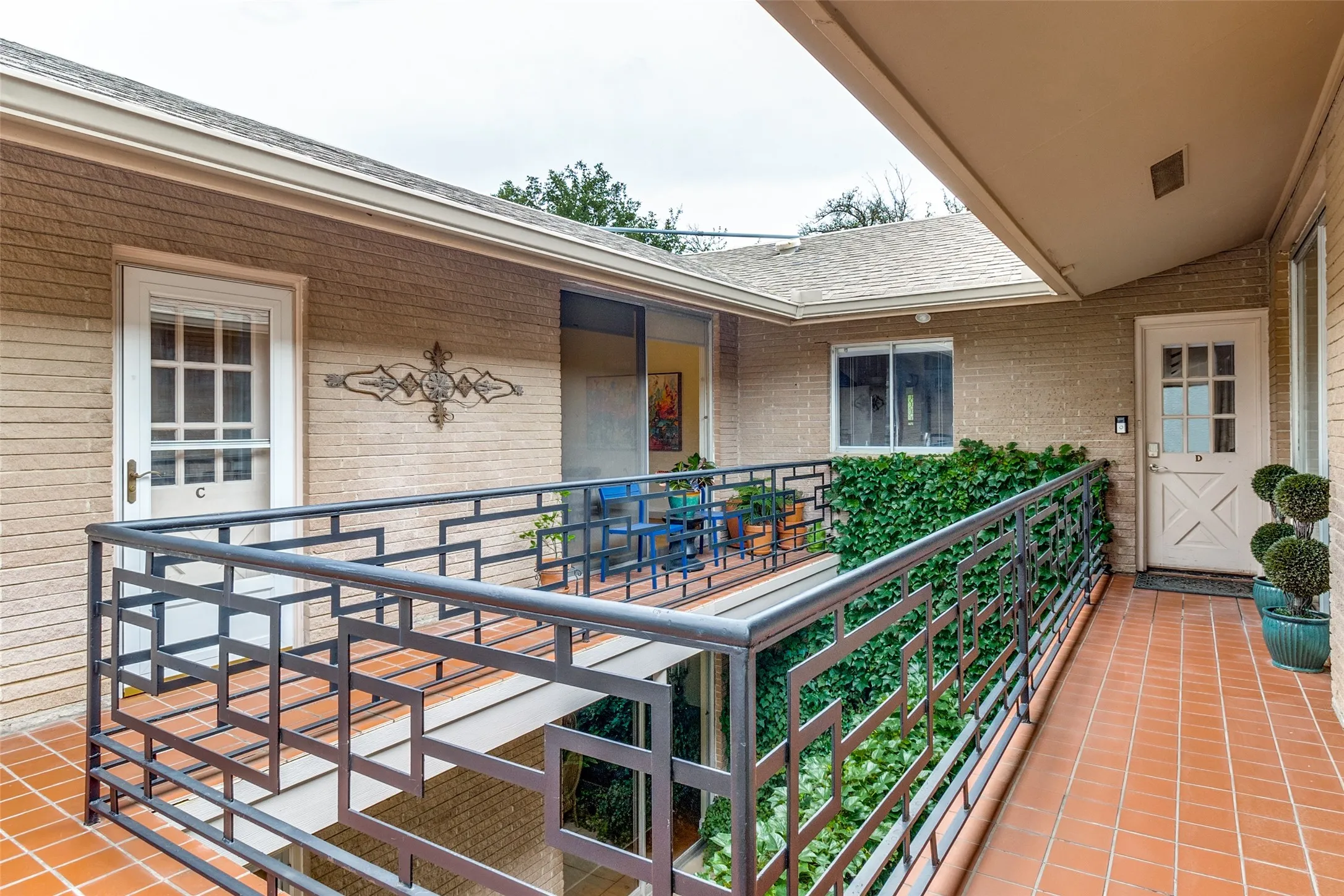 Condominium For Sale in Dallas County , 6328 Bandera Avenue C, Dallas, Texas 75225, 2 Bedroom, 2 Bathroom, Garage spaces, 1,908 Sqft, built in 1960, mls#21381642, Real Estate Agent in Dallas, Homes For Sale in Dallas county, Homes For Sale in Dallas, Realtor in Dallas Texas, Real Estate Brokerage Independent Realty Texas, Luminita Cordes Realtor