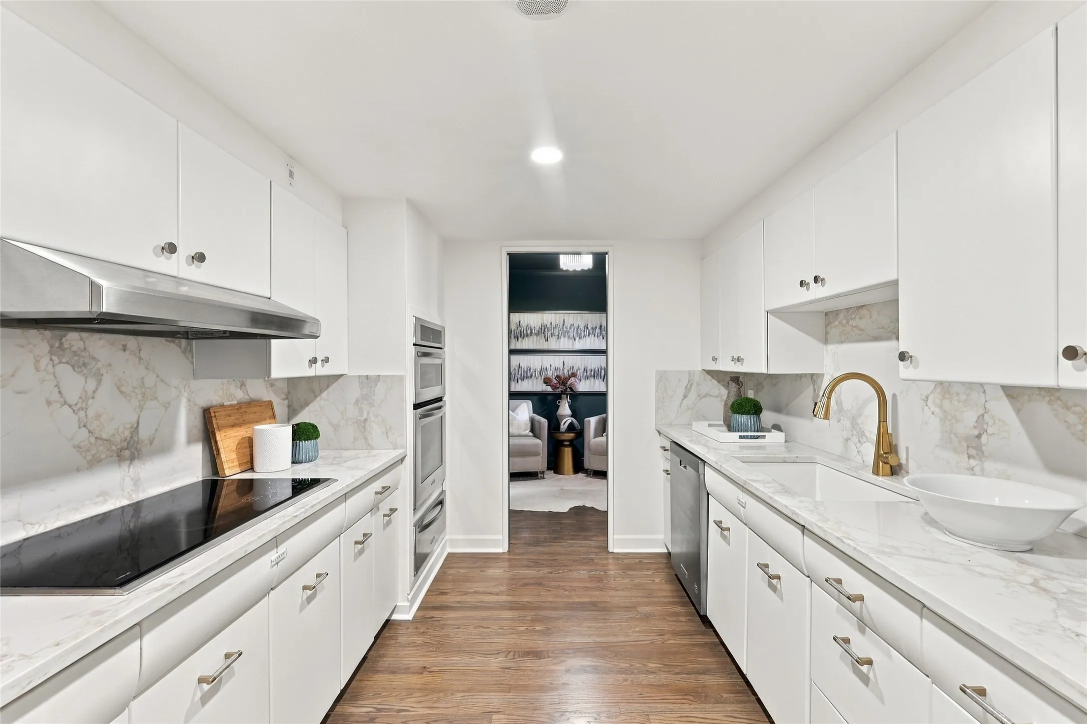 Condominium For Sale in Dallas County , 3525 Turtle Creek Boulevard 8B, Dallas, Texas 75219, 2 Bedroom, 2 Bathroom, 2 Garage spaces, 2,014 Sqft, built in 1957, mls#21411915, Real Estate Agent in Dallas, Homes For Sale in Dallas county, Homes For Sale in Dallas, Realtor in Dallas Texas, Real Estate Brokerage Independent Realty Texas, Luminita Cordes Realtor