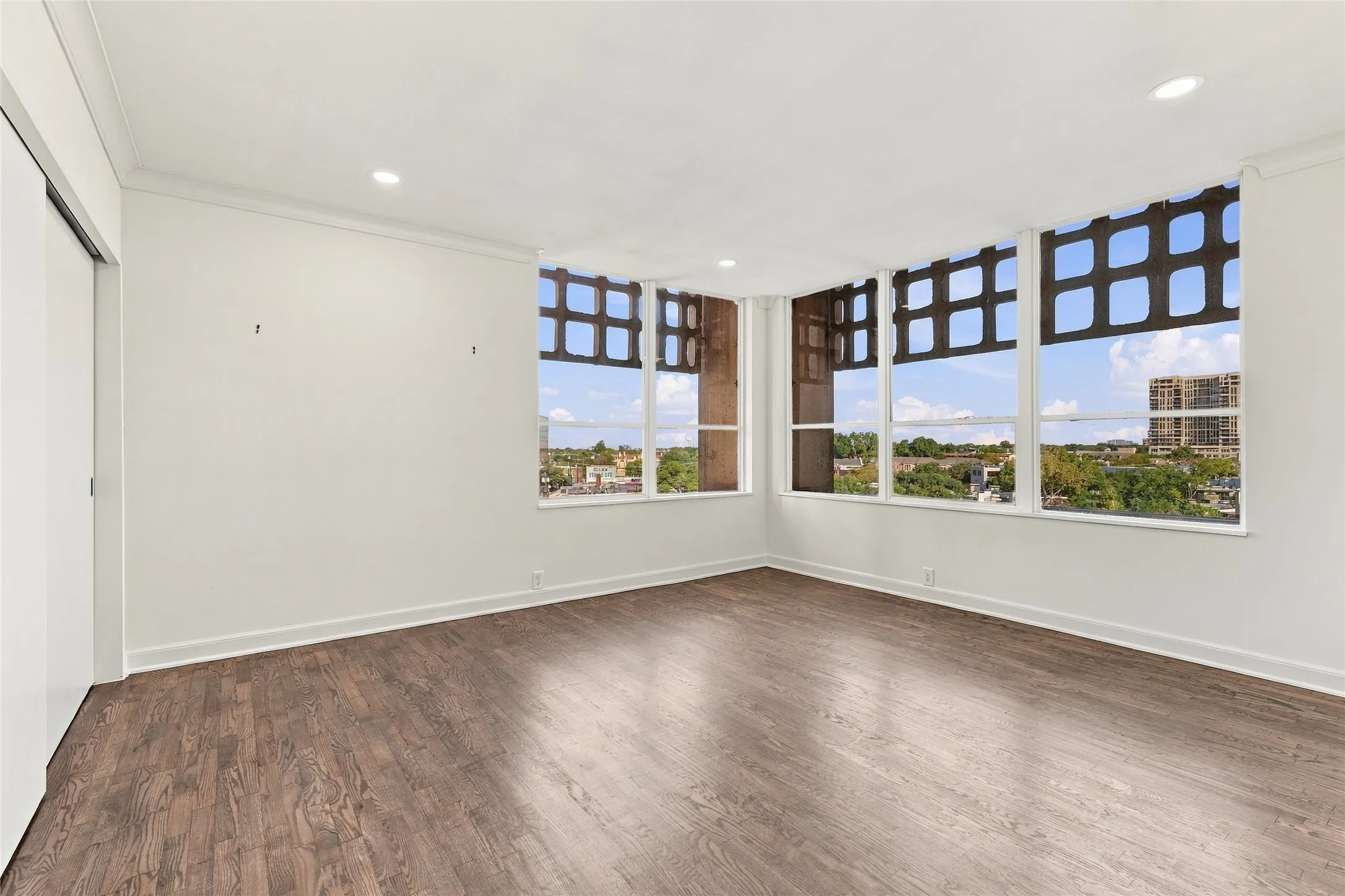 Condominium For Sale in Dallas County , 3525 Turtle Creek Boulevard 8B, Dallas, Texas 75219, 2 Bedroom, 2 Bathroom, 2 Garage spaces, 2,014 Sqft, built in 1957, mls#21411915, Real Estate Agent in Dallas, Homes For Sale in Dallas county, Homes For Sale in Dallas, Realtor in Dallas Texas, Real Estate Brokerage Independent Realty Texas, Luminita Cordes Realtor