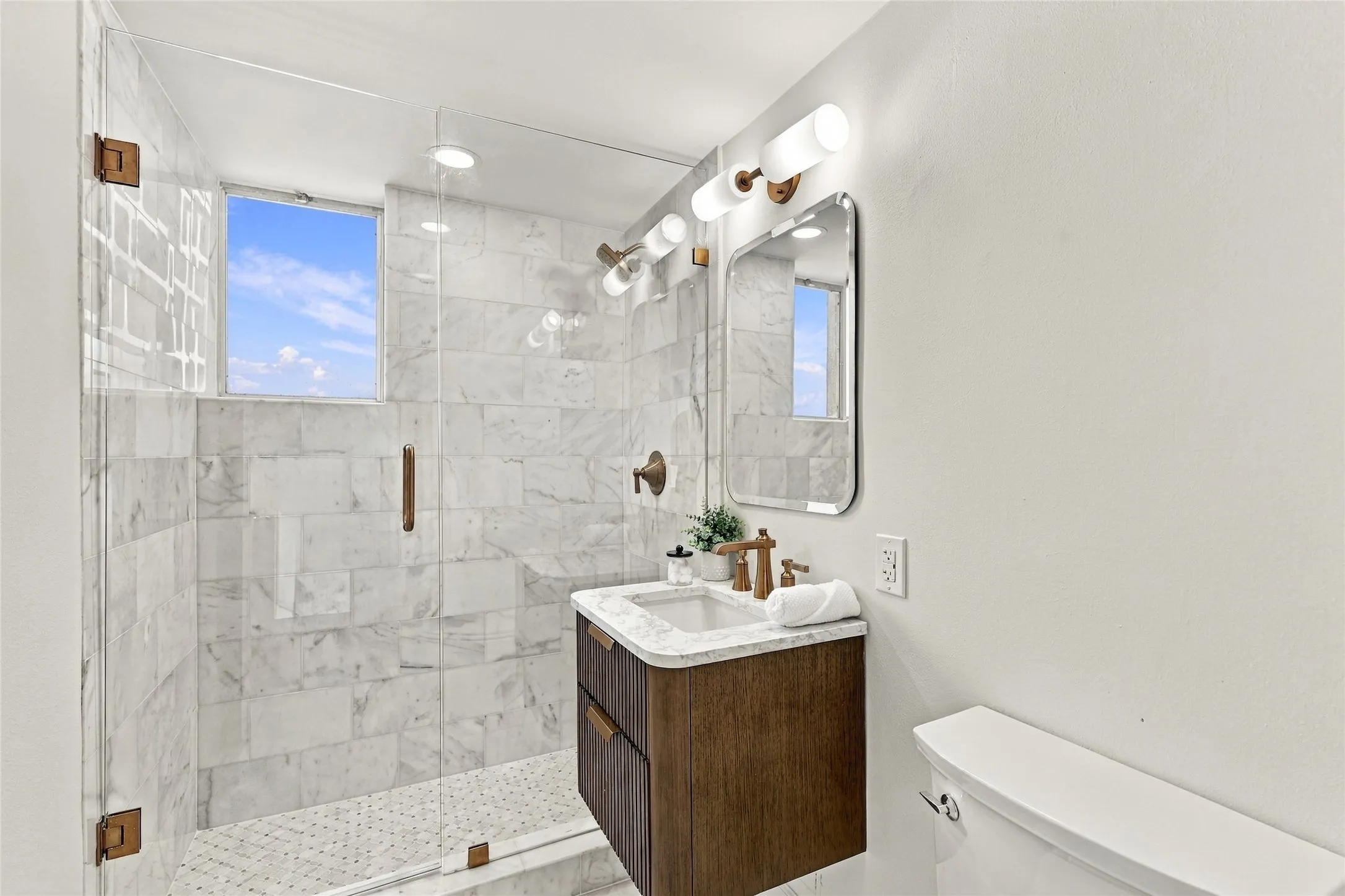 Condominium For Sale in Dallas County , 3525 Turtle Creek Boulevard 8B, Dallas, Texas 75219, 2 Bedroom, 2 Bathroom, 2 Garage spaces, 2,014 Sqft, built in 1957, mls#21411915, Real Estate Agent in Dallas, Homes For Sale in Dallas county, Homes For Sale in Dallas, Realtor in Dallas Texas, Real Estate Brokerage Independent Realty Texas, Luminita Cordes Realtor