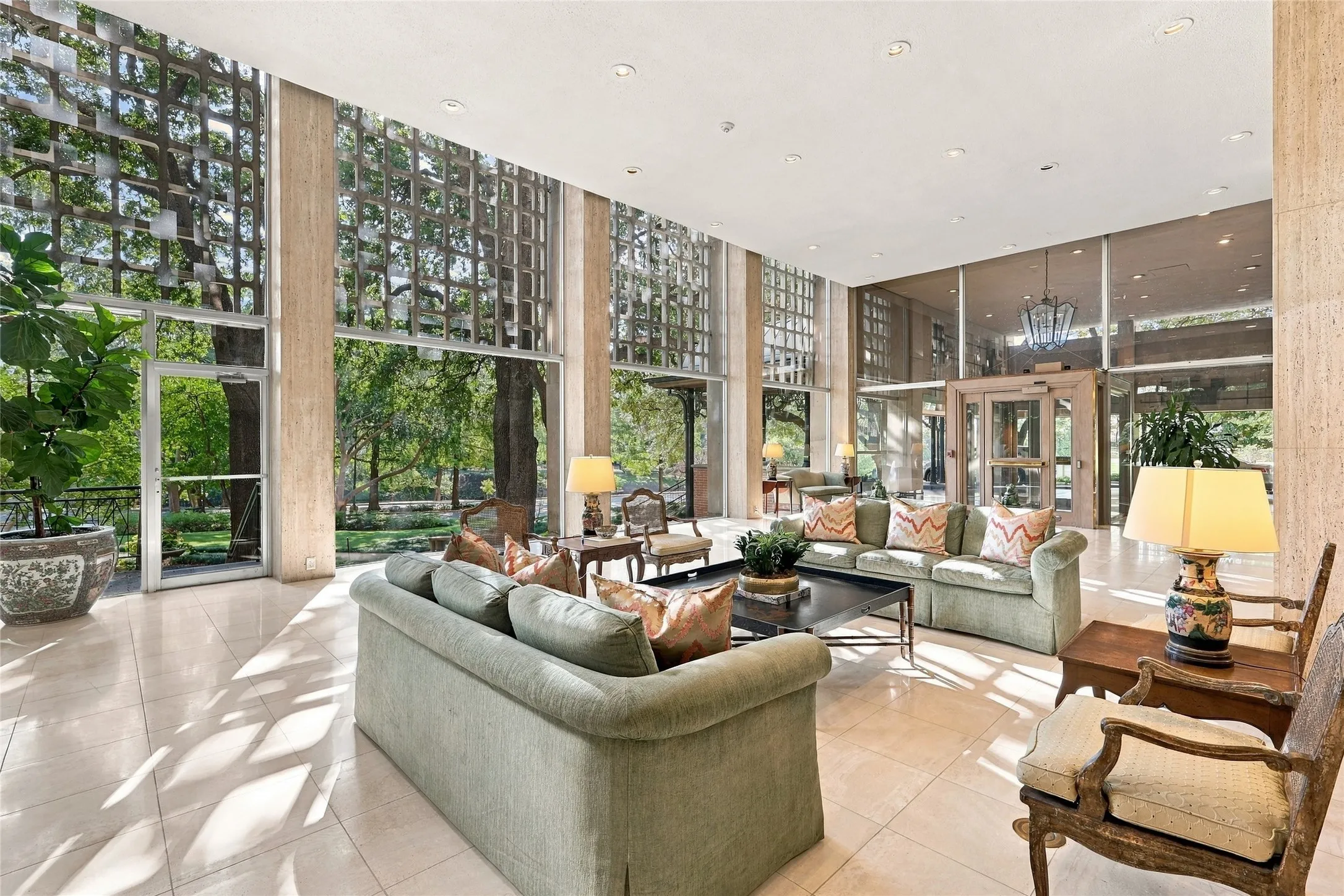 Condominium For Sale in Dallas County , 3525 Turtle Creek Boulevard 8B, Dallas, Texas 75219, 2 Bedroom, 2 Bathroom, 2 Garage spaces, 2,014 Sqft, built in 1957, mls#21411915, Real Estate Agent in Dallas, Homes For Sale in Dallas county, Homes For Sale in Dallas, Realtor in Dallas Texas, Real Estate Brokerage Independent Realty Texas, Luminita Cordes Realtor