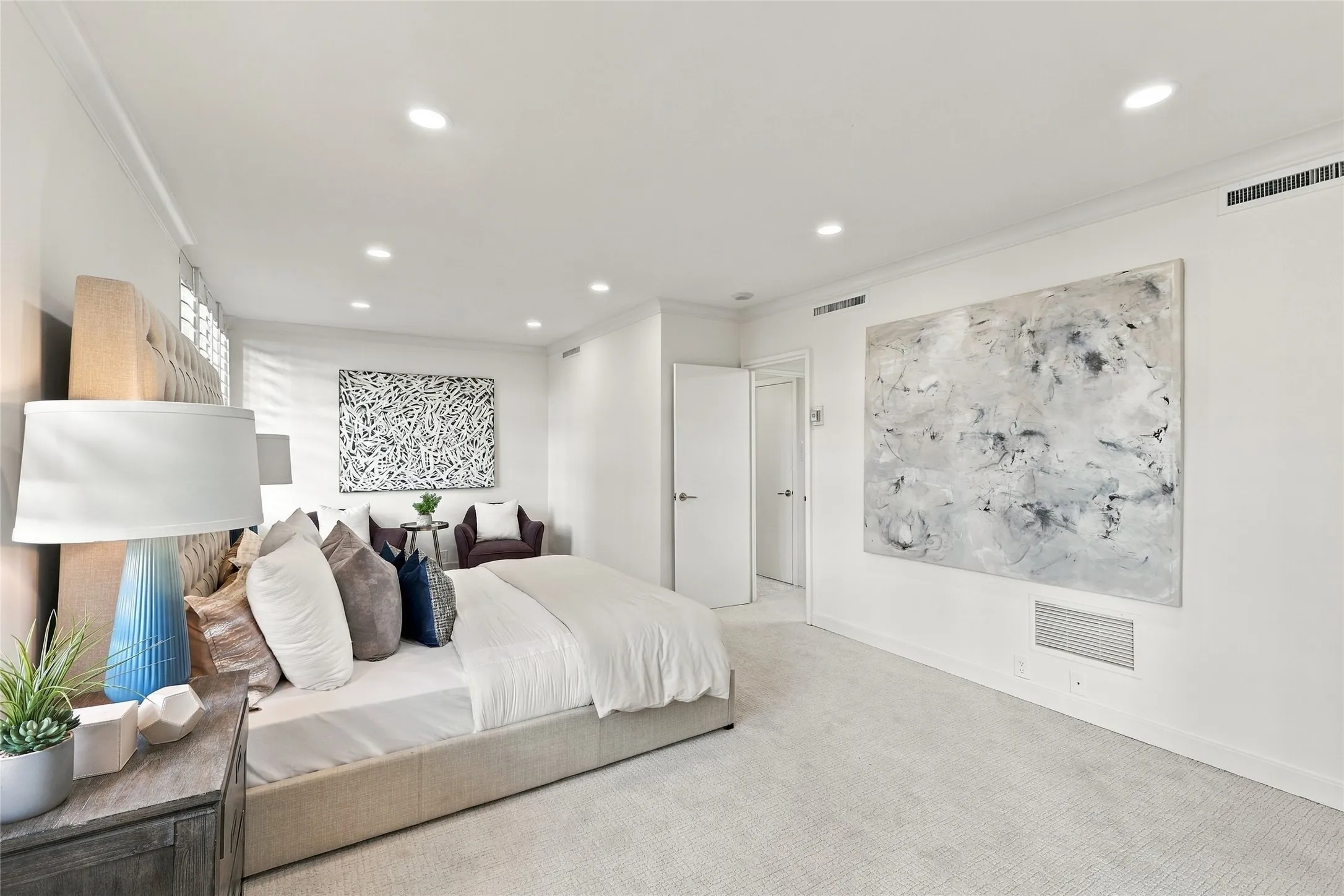 Condominium For Sale in Dallas County , 3525 Turtle Creek Boulevard 8B, Dallas, Texas 75219, 2 Bedroom, 2 Bathroom, 2 Garage spaces, 2,014 Sqft, built in 1957, mls#21411915, Real Estate Agent in Dallas, Homes For Sale in Dallas county, Homes For Sale in Dallas, Realtor in Dallas Texas, Real Estate Brokerage Independent Realty Texas, Luminita Cordes Realtor