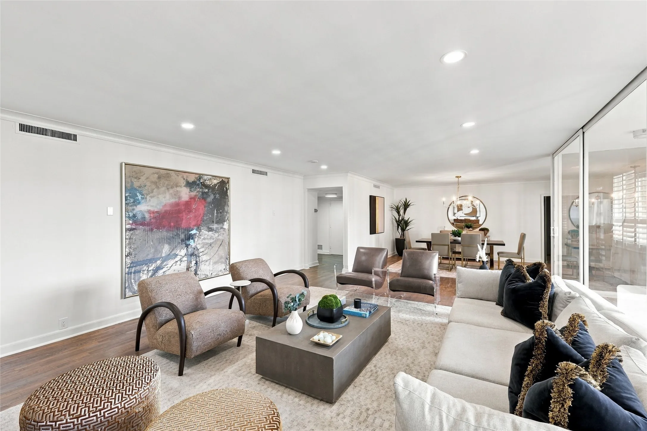 Condominium For Sale in Dallas County , 3525 Turtle Creek Boulevard 8B, Dallas, Texas 75219, 2 Bedroom, 2 Bathroom, 2 Garage spaces, 2,014 Sqft, built in 1957, mls#21411915, Real Estate Agent in Dallas, Homes For Sale in Dallas county, Homes For Sale in Dallas, Realtor in Dallas Texas, Real Estate Brokerage Independent Realty Texas, Luminita Cordes Realtor