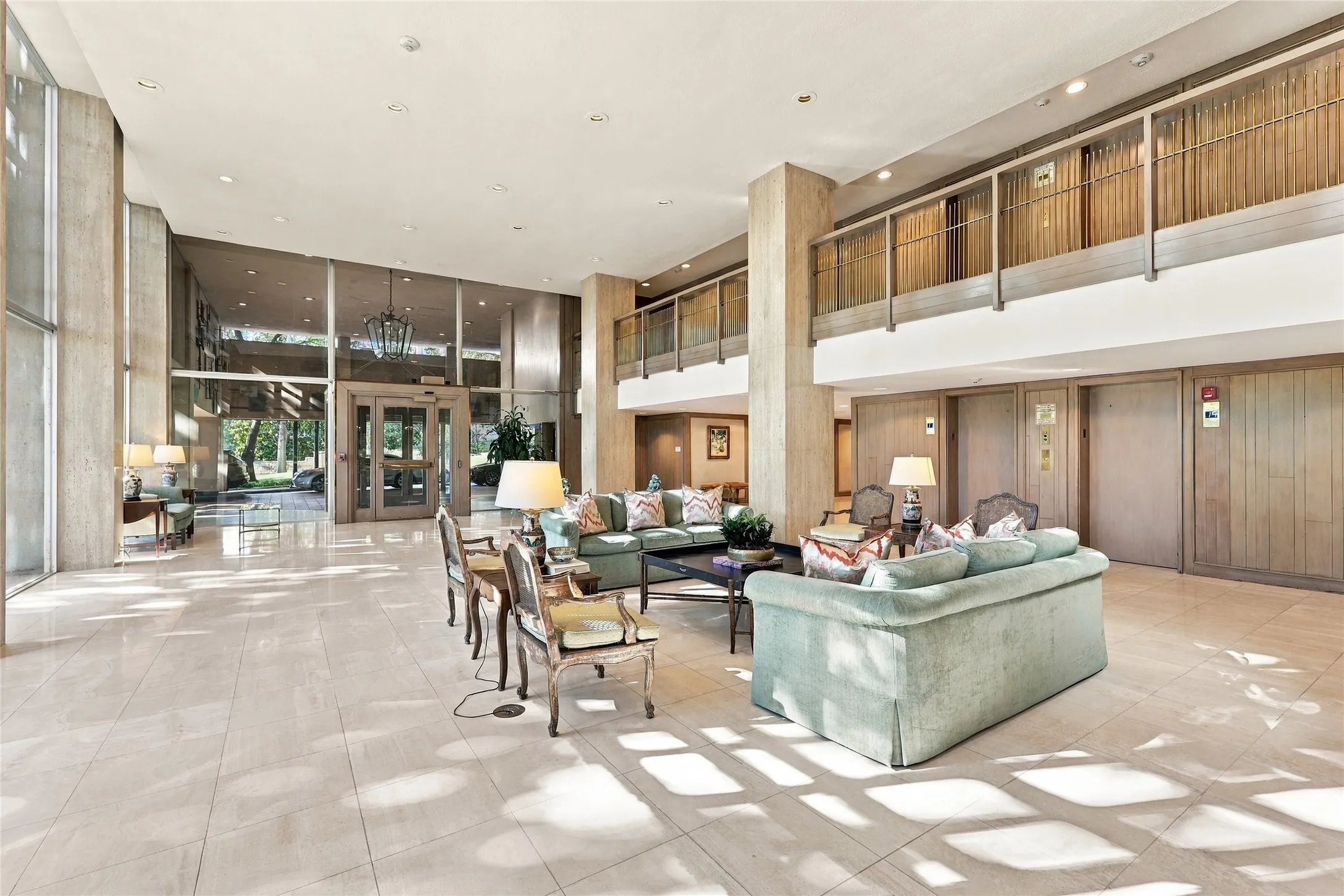 Condominium For Sale in Dallas County , 3525 Turtle Creek Boulevard 8B, Dallas, Texas 75219, 2 Bedroom, 2 Bathroom, 2 Garage spaces, 2,014 Sqft, built in 1957, mls#21411915, Real Estate Agent in Dallas, Homes For Sale in Dallas county, Homes For Sale in Dallas, Realtor in Dallas Texas, Real Estate Brokerage Independent Realty Texas, Luminita Cordes Realtor